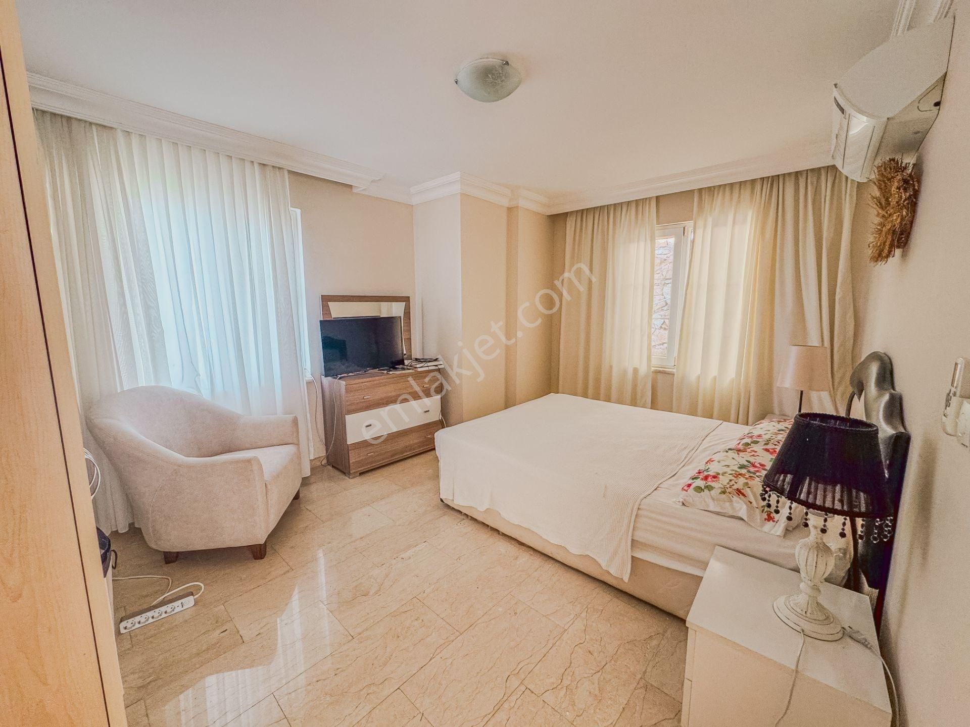 Alanya Tepe’de Muhteşem Manzaralı Havuzlu 4+1 Lüks Villa - Görsel 19