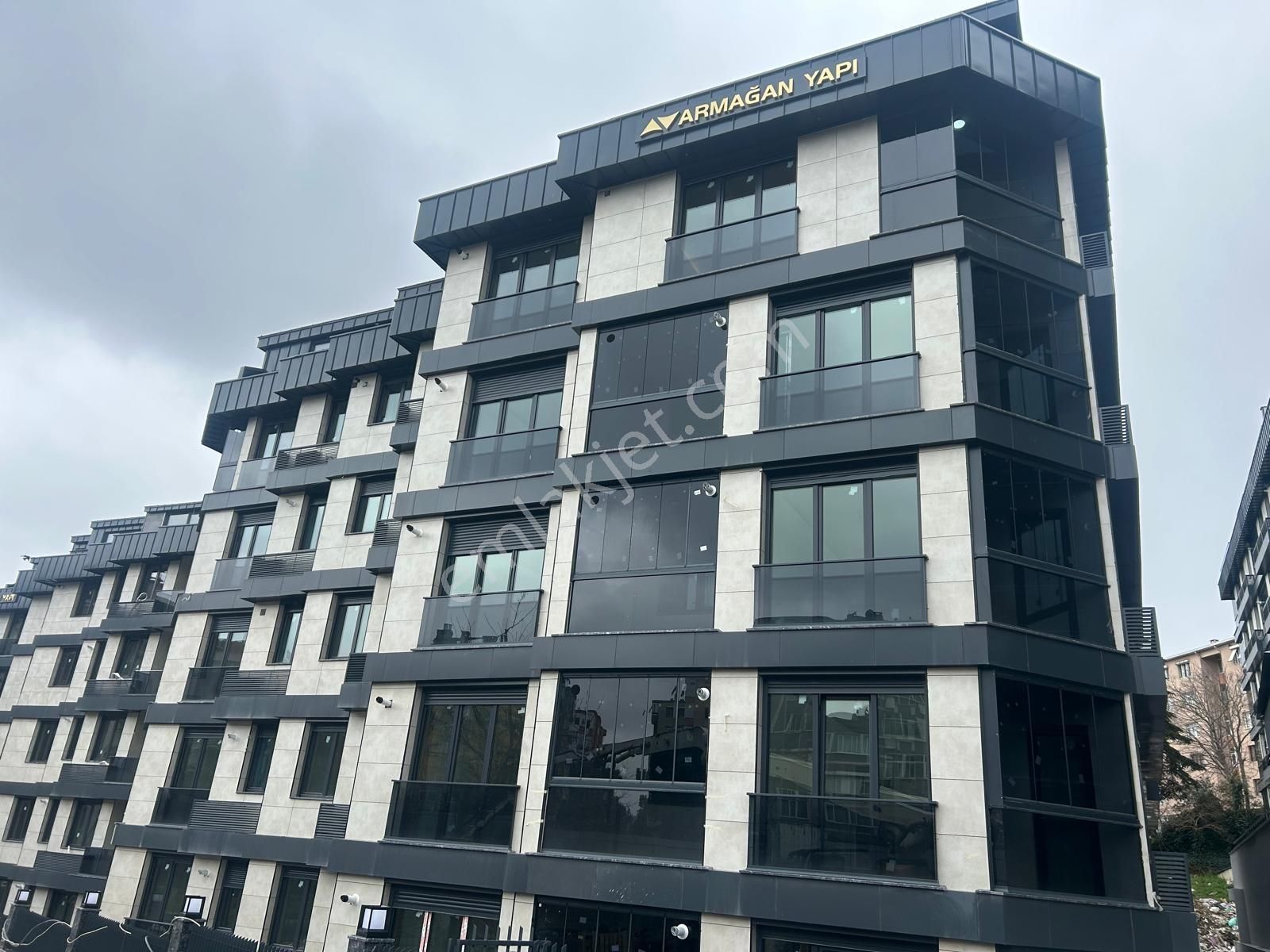 Üsküdar Altunizade'de Site'de 2+2 Net 105 M2 Dubleks Daire