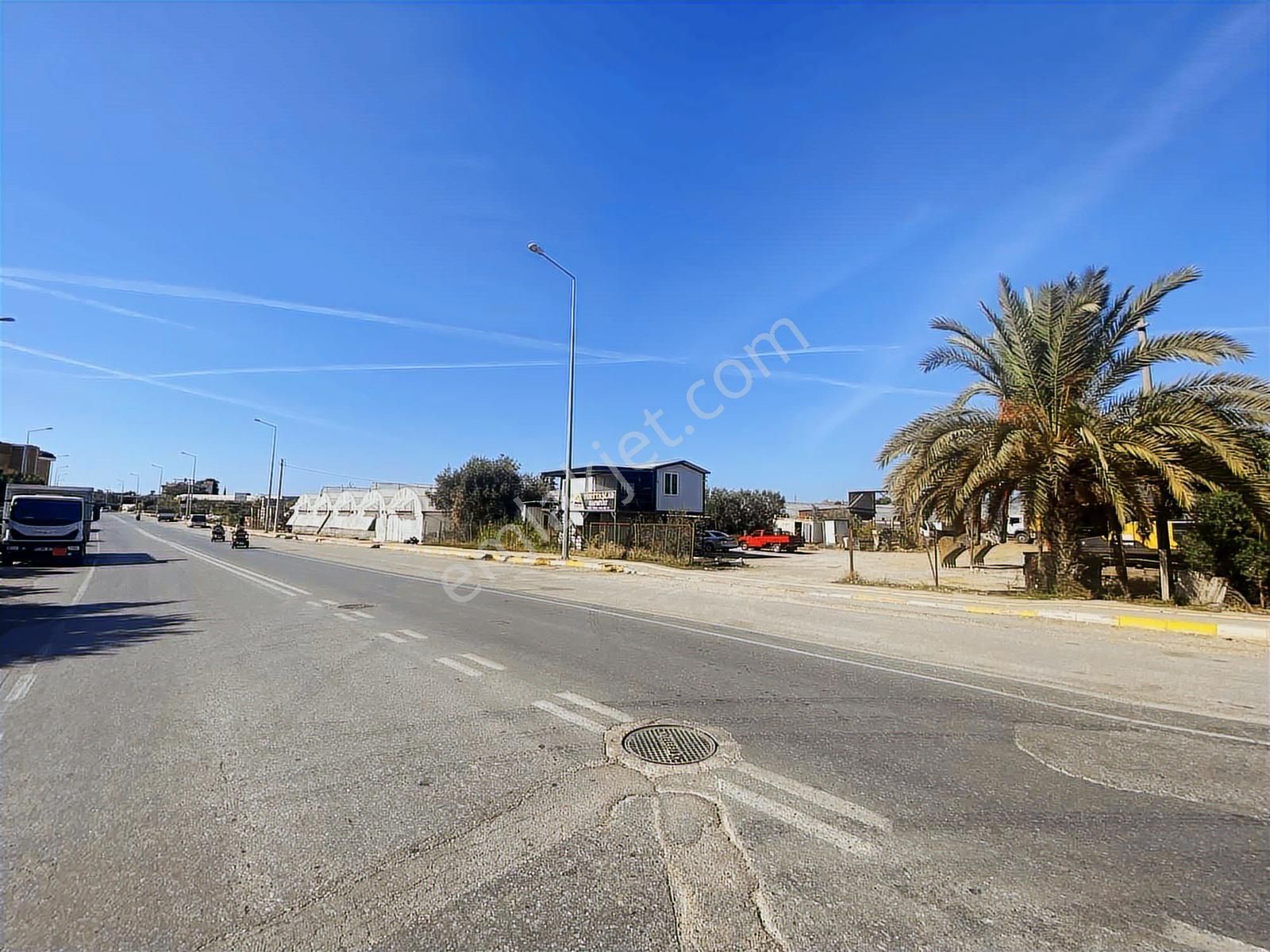 Alanya Payallar'da Anayola Sıfır Denize 400 Mt Yatırımlık Tarla