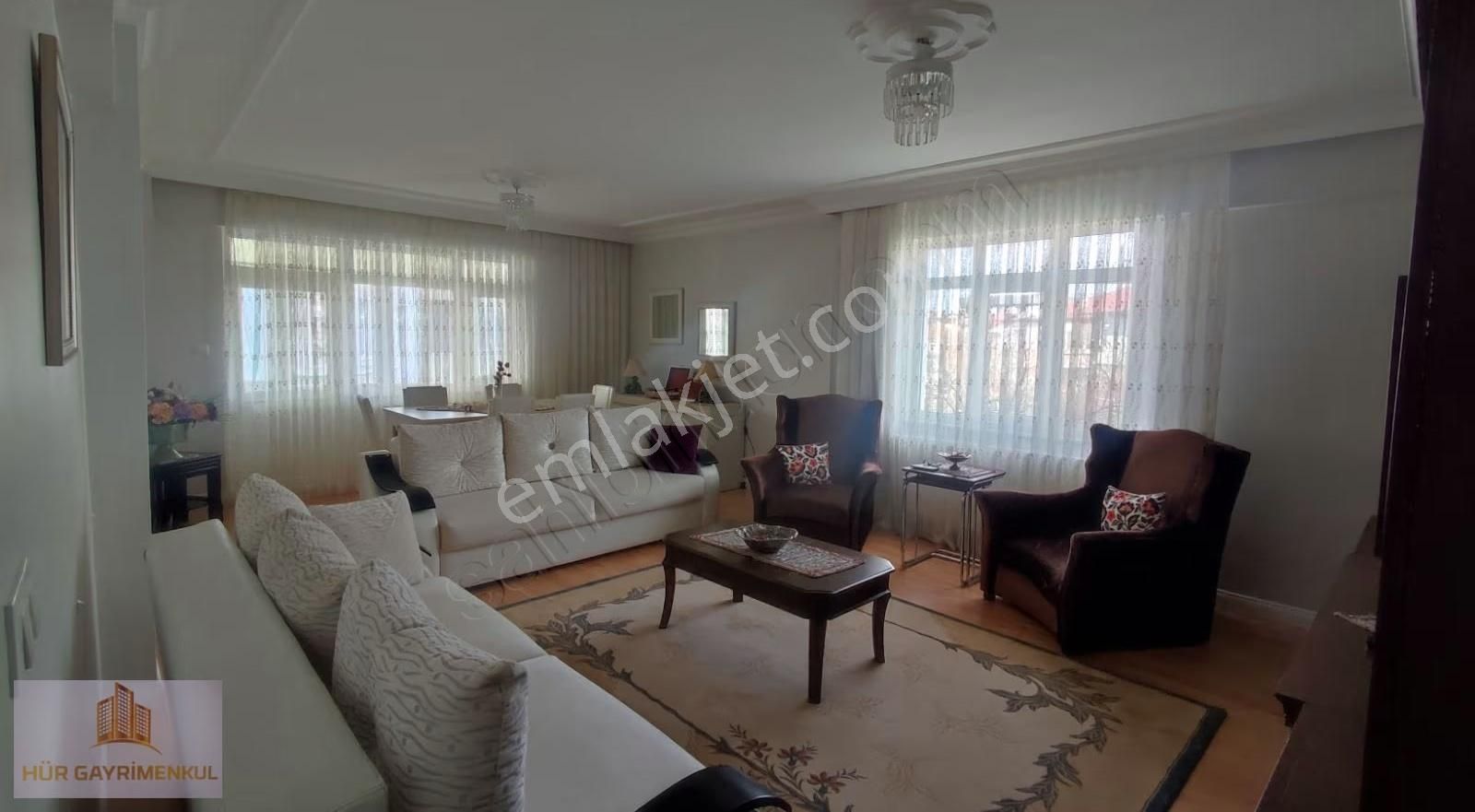2006 Yapımı Orta Mahalle Garaj Üstü 1 Kat 145 M2 Daire