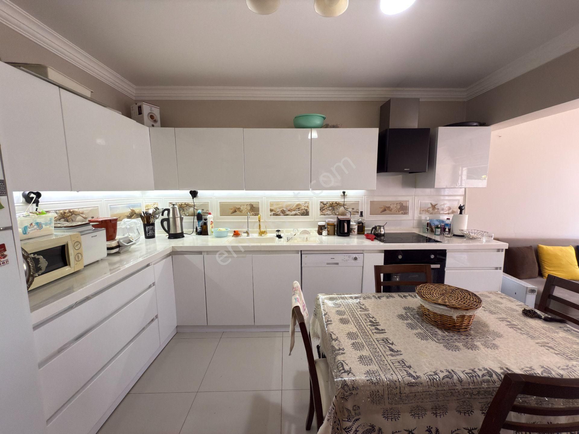 Kuşadası Mavi Yaka Sitesinde Bakımlı Satılık 4+1 Villa - Görsel 10