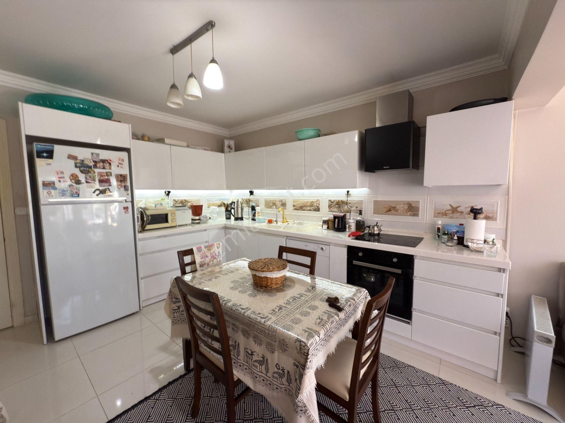 Kuşadası Mavi Yaka Sitesinde Bakımlı Satılık 4+1 Villa - Görsel 11