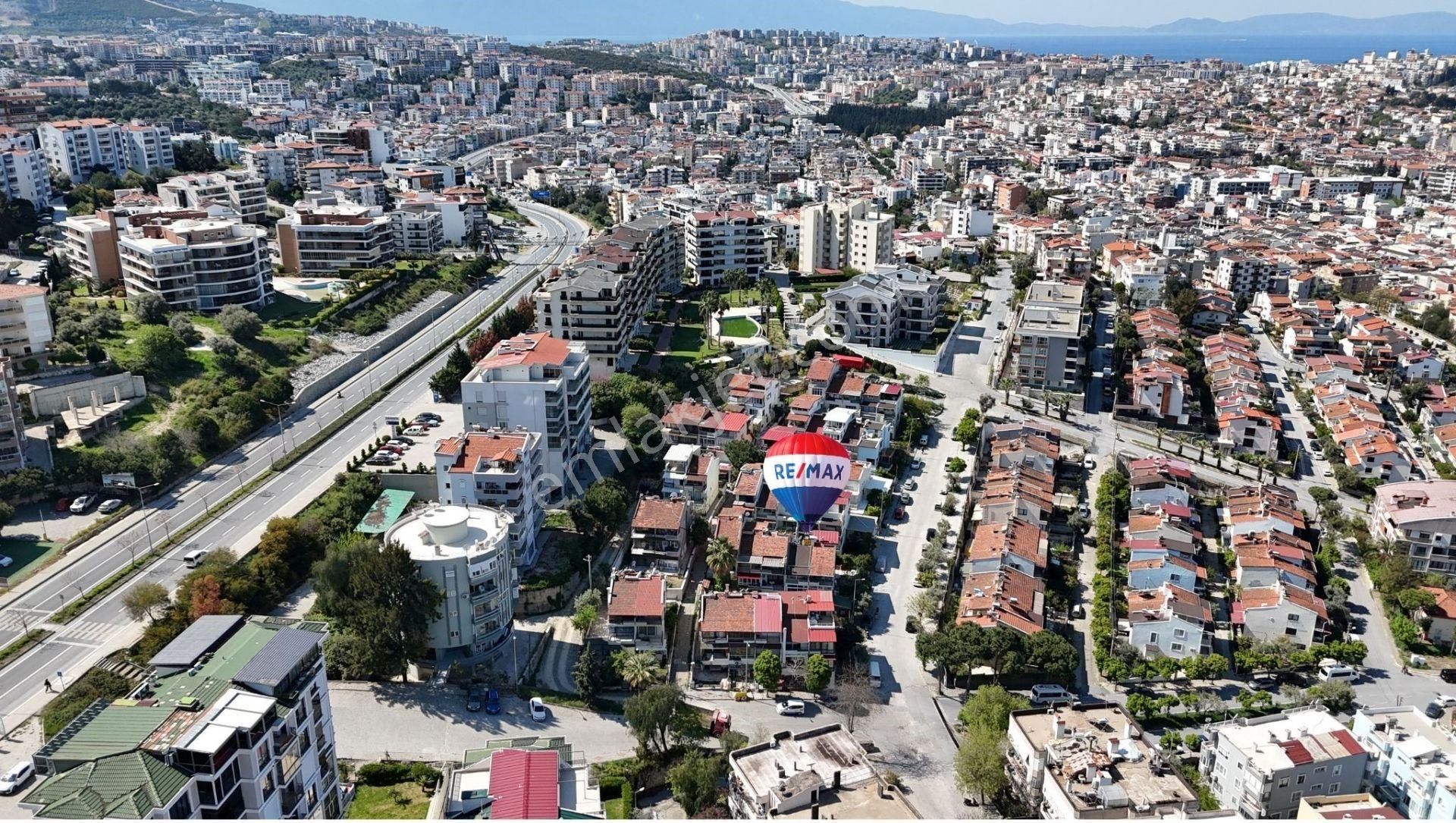 Kuşadası Mavi Yaka Sitesinde Bakımlı Satılık 4+1 Villa - Görsel 2