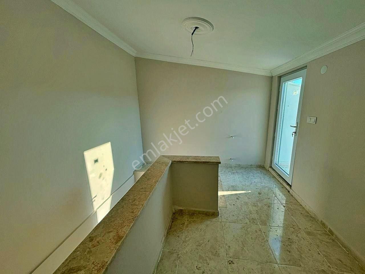 Uytundan Burhaniye Örende Bahçeli Geniş Teraslı 4+1 Villa - Görsel 13