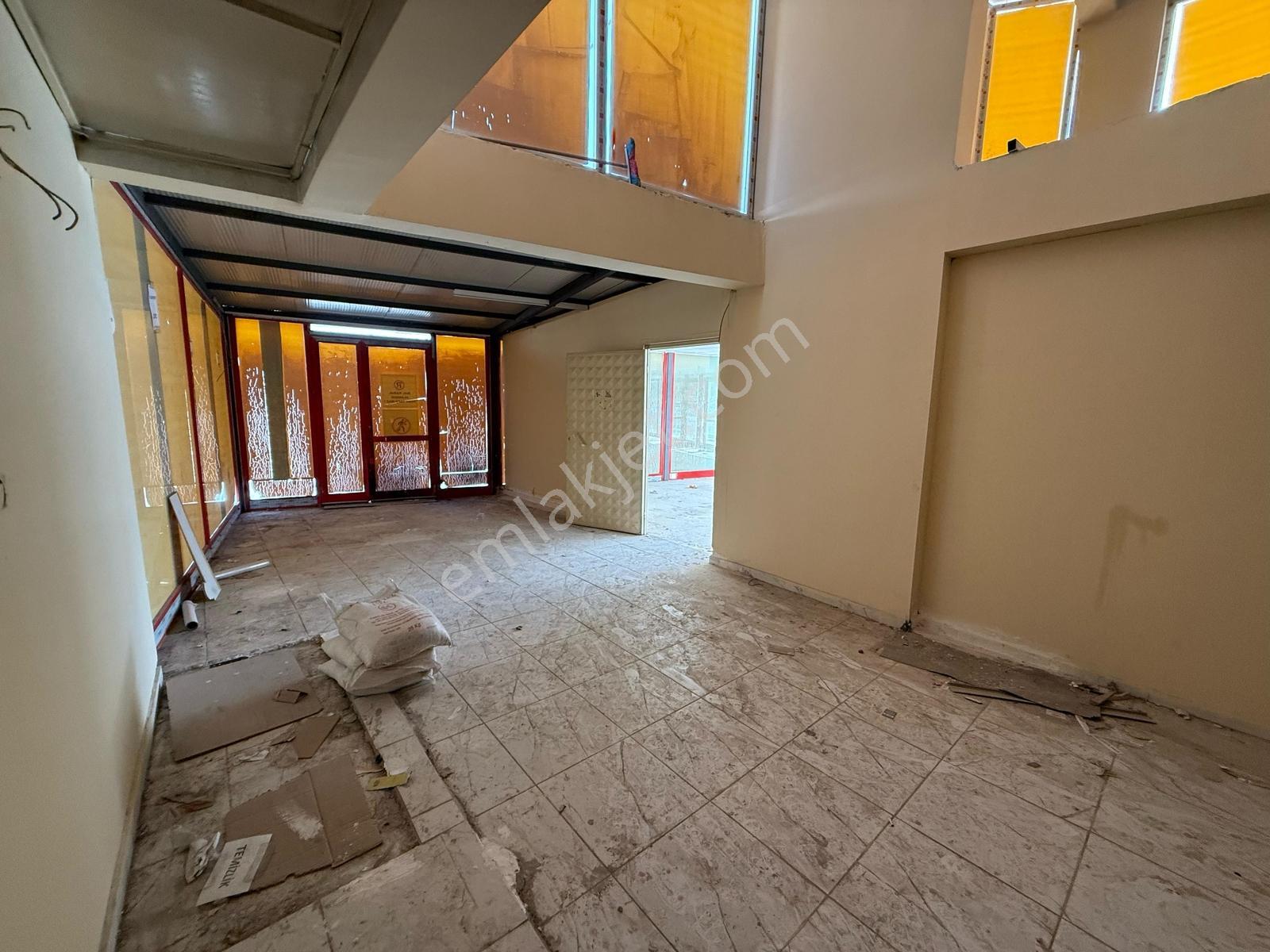 Yaşarsoy Gyo'dan Ahmet Yevesi'de Köşebaşı 600mt Kiralık Dükkan - Görsel 21