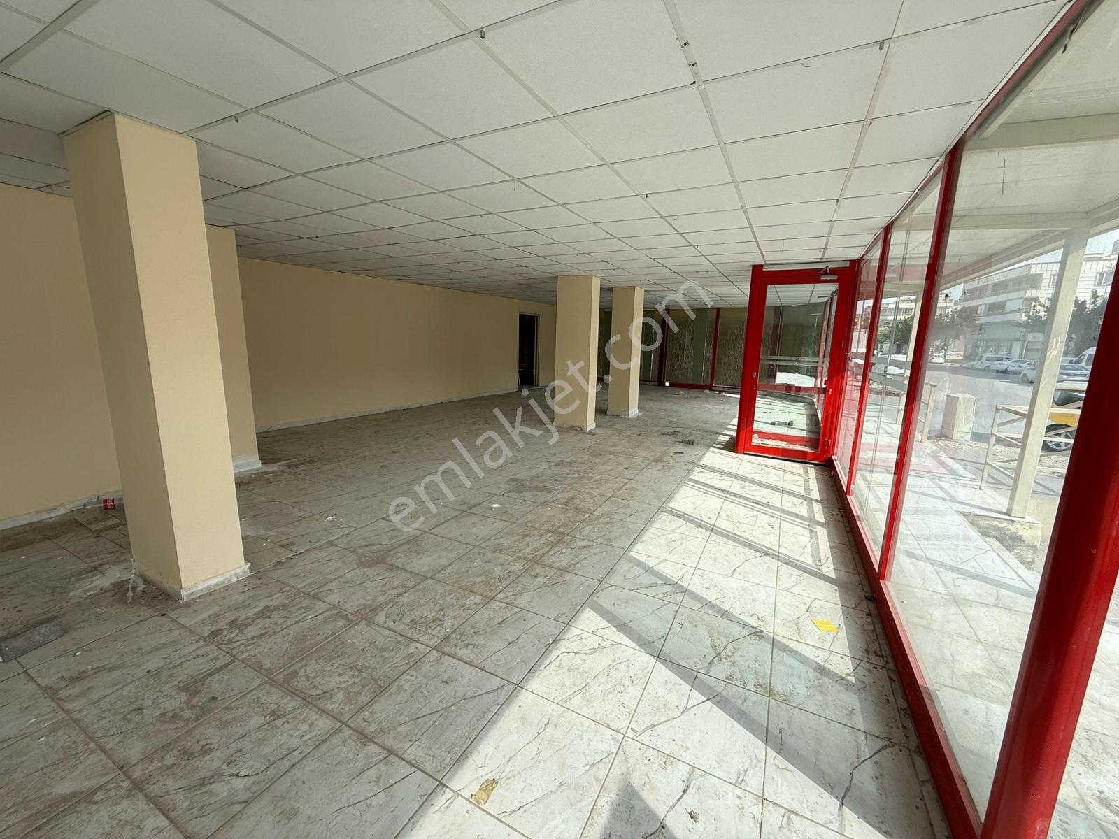 Yaşarsoy Gyo'dan Ahmet Yevesi'de Köşebaşı 600mt Kiralık Dükkan - Görsel 13