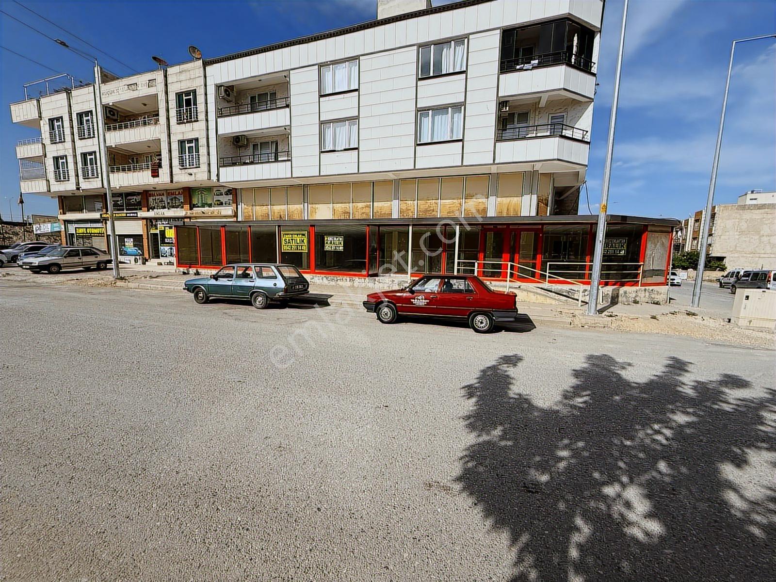 Yaşarsoy Gyo'dan Ahmet Yevesi'de Köşebaşı 600mt Kiralık Dükkan