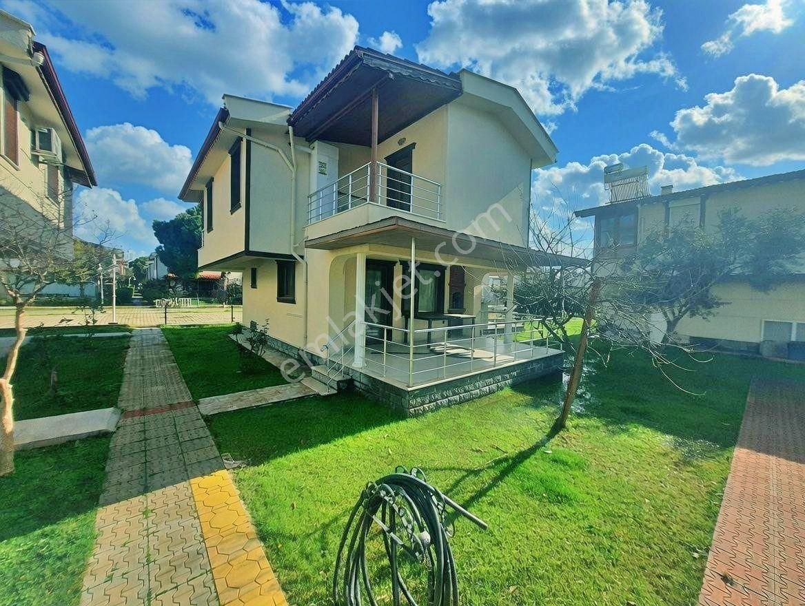 Uytun'dan Burhaniye Örende Denize 100 M Site İçinde 3+1 Villa