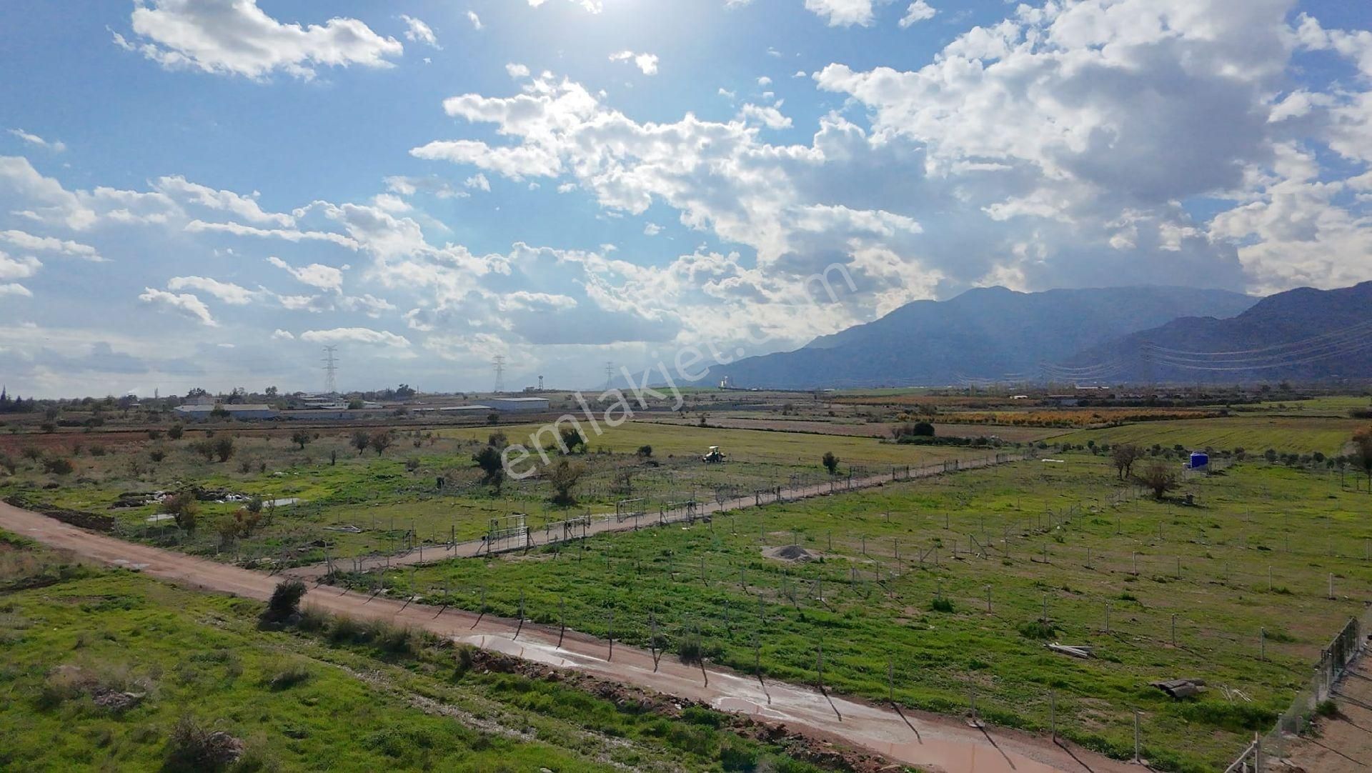 Döşemealtı/karataş Anayola Yakın Elektrik Ve Su Aboneli Parsel