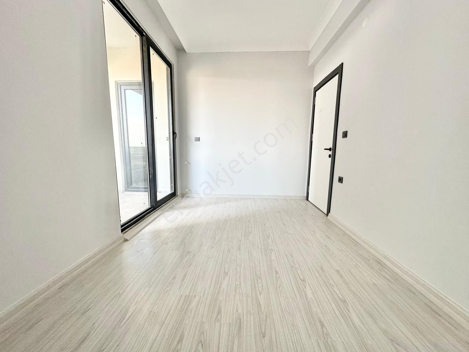 ⭐ay Emlak'tan⭐akçay'da Denize Yakın Ön Cephe Şık Tasarımlı Ara Kat Satılık 1+1 Lüks Daire - Görsel 12