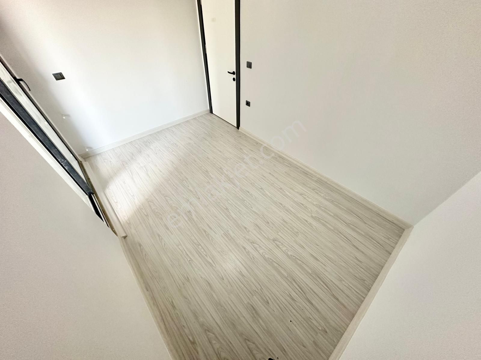 ⭐ay Emlak'tan⭐akçay'da Denize Yakın Ön Cephe Şık Tasarımlı Ara Kat Satılık 1+1 Lüks Daire - Görsel 13