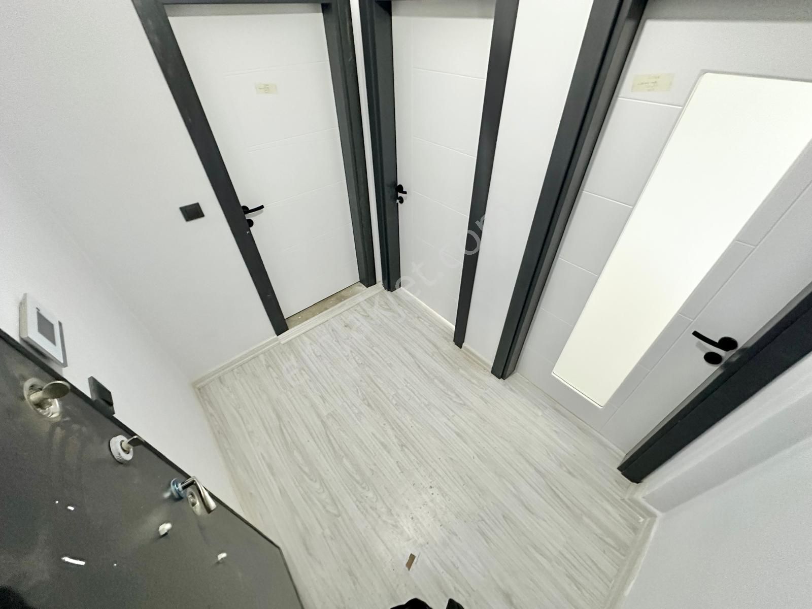 ⭐ay Emlak'tan⭐akçay'da Denize Yakın Ön Cephe Şık Tasarımlı Ara Kat Satılık 1+1 Lüks Daire - Görsel 6