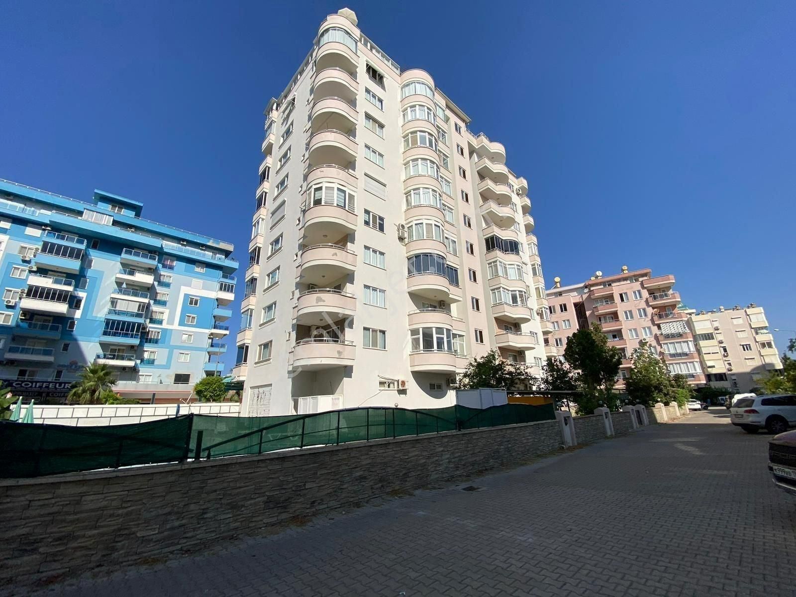 Alanya Mahmutlar’da Panoramik Deniz & Dağ Manzaralı 3+1 Dubleks