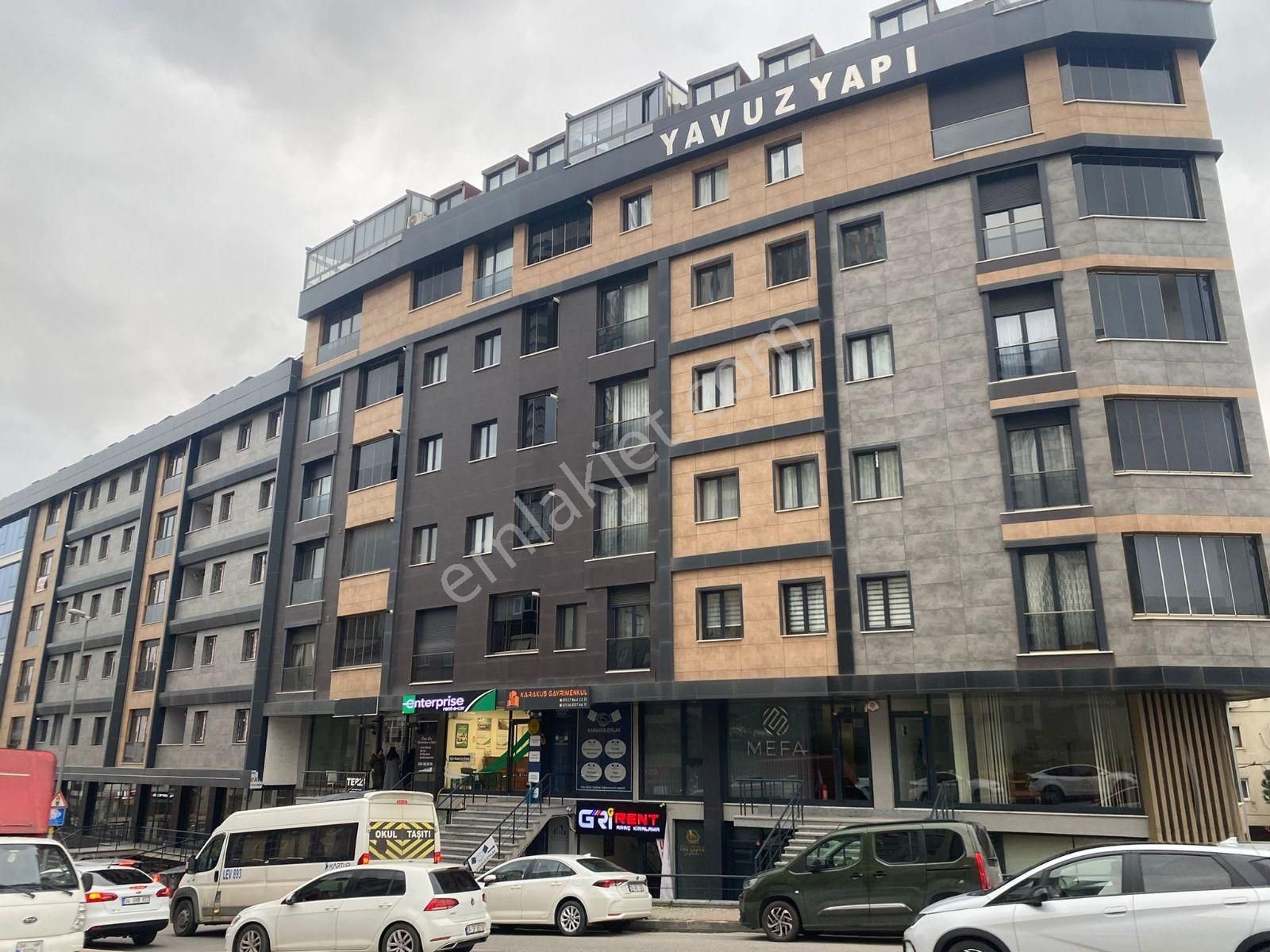 İbar'dan Küçükyalı Atatürk Cad Üzeri Ön Köşe Daire 3+1