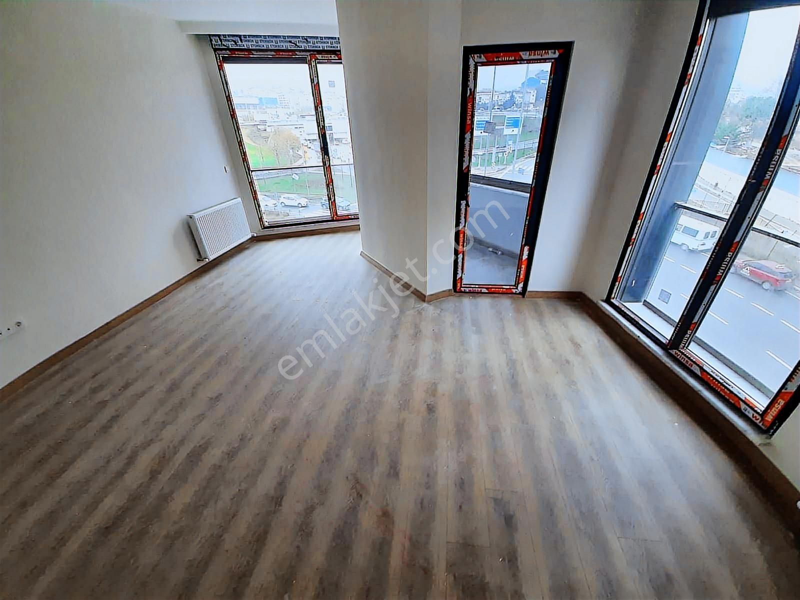 İbar'dan Küçükyalı Atatürk Cad Üzeri Ön Köşe Daire 3+1 - Görsel 25