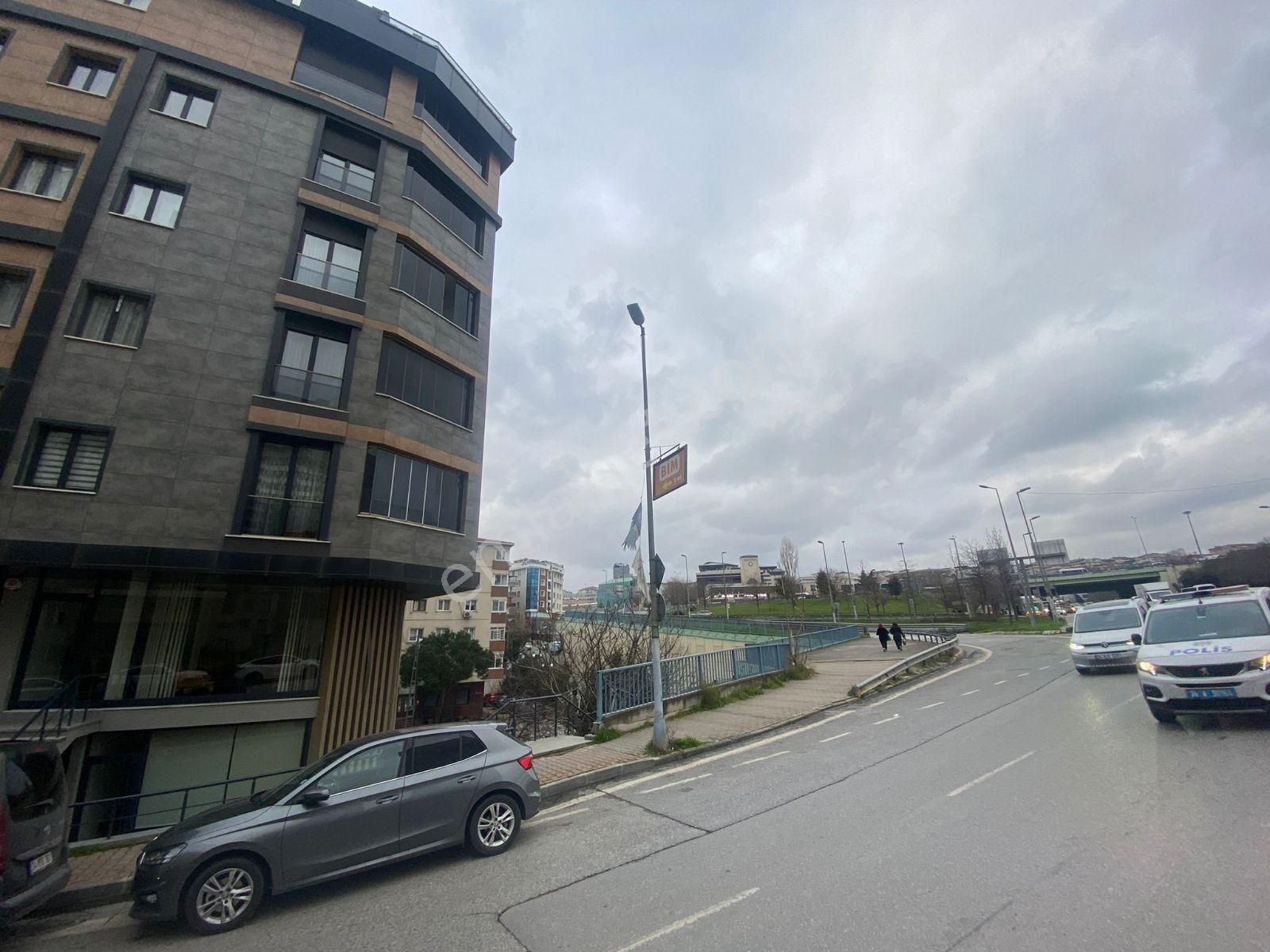 İbar'dan Küçükyalı Atatürk Cad Üzeri Ön Köşe Daire 3+1 - Görsel 28