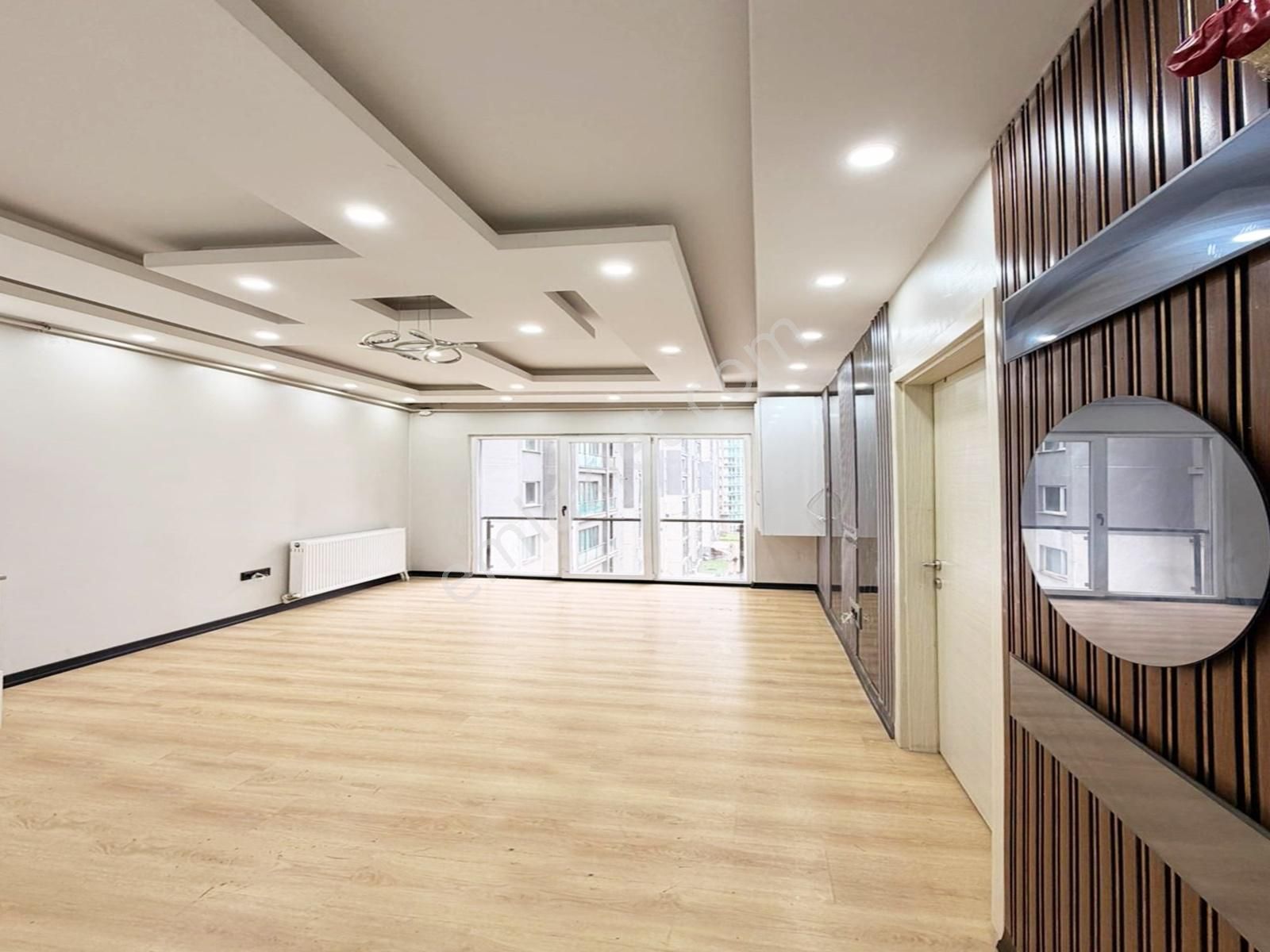 Site İçinde Yüksek Kira Garantili !! Havuz Cephe 1+1 Daire - Görsel 2