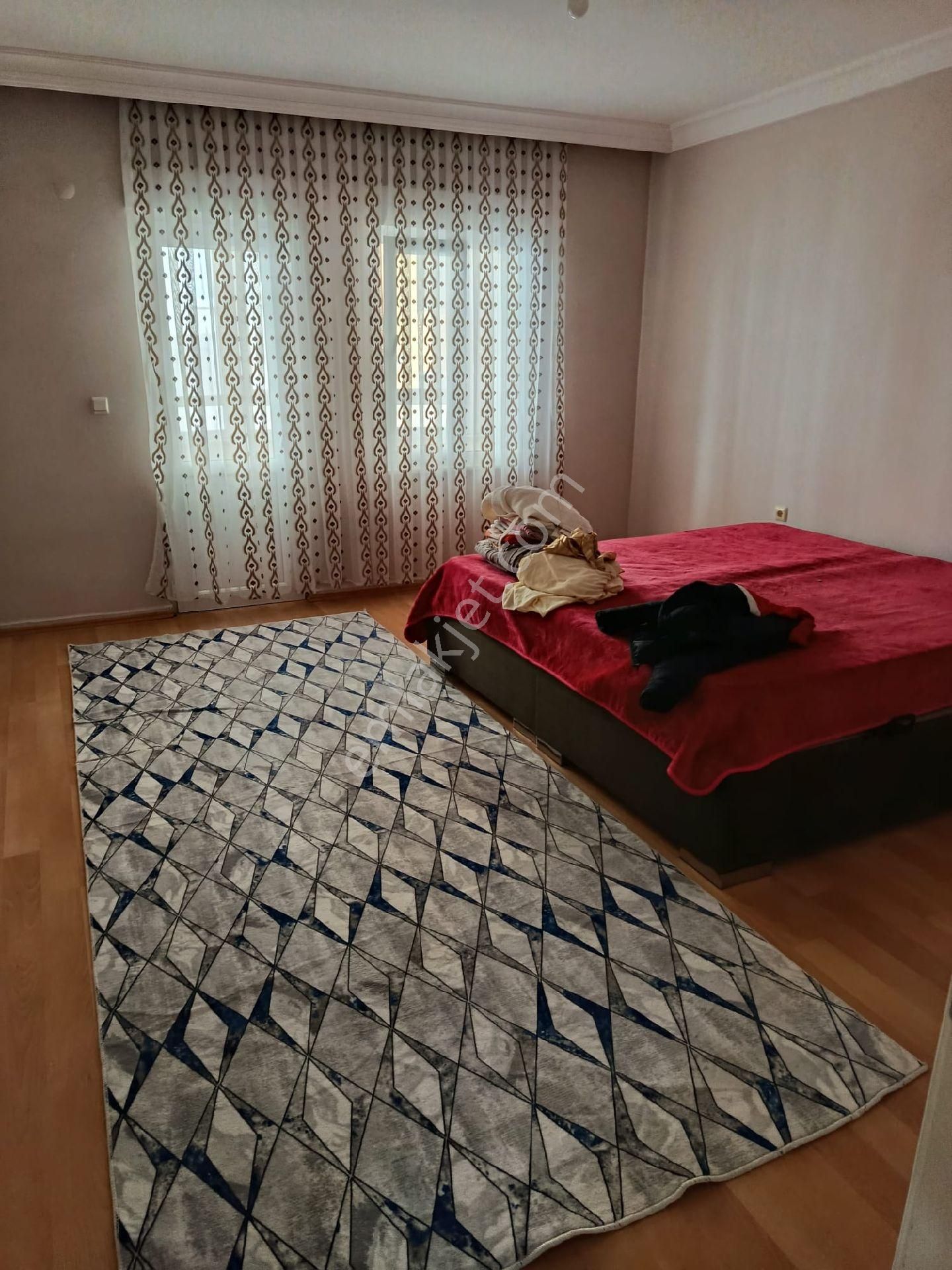 Genis Sali Pazarinda Esyali Aile Apartmani - Görsel 9