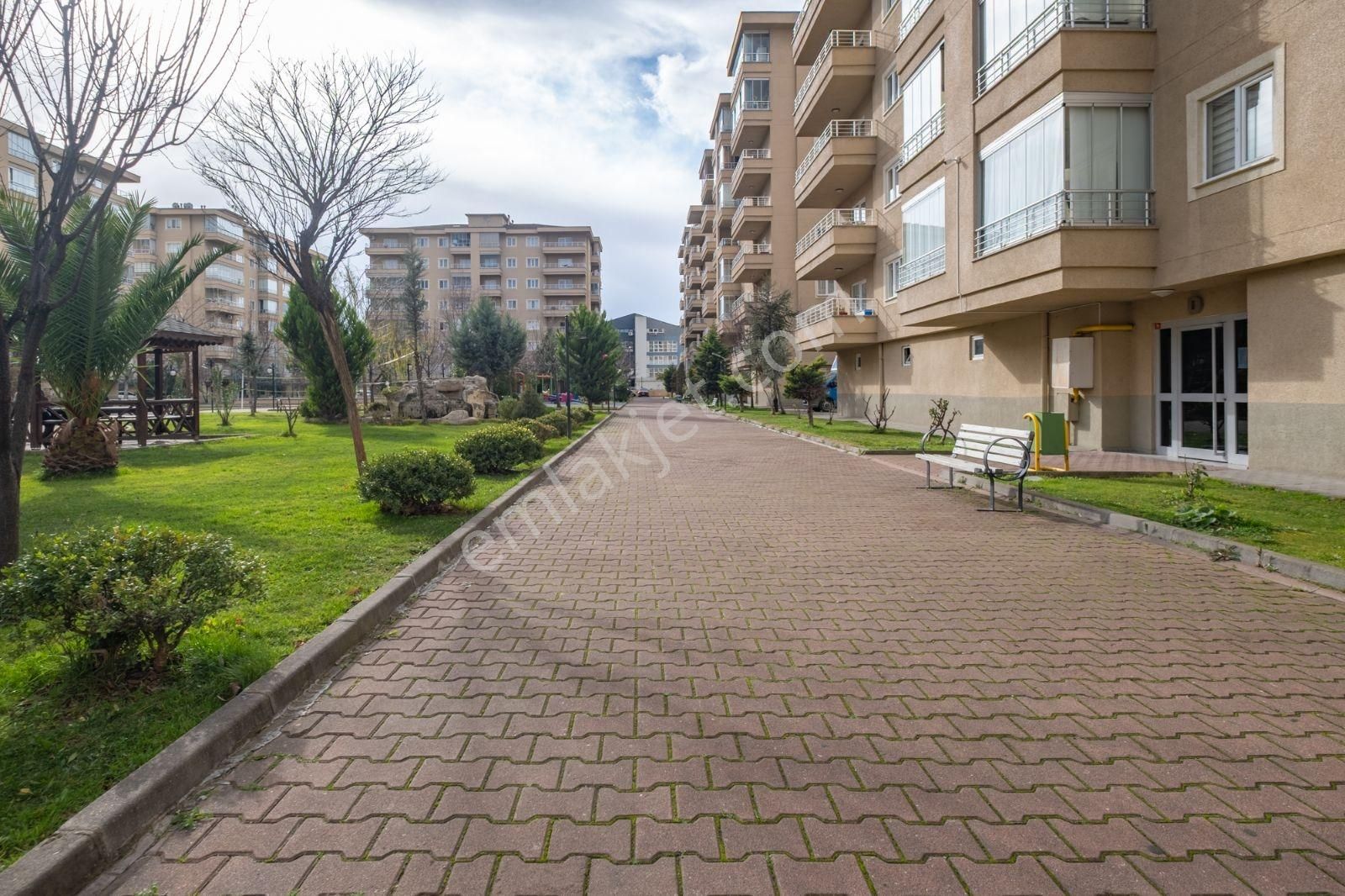 Remax Advantage'den Acil Bakgöryaşam1 Sitesi Arakat Fırsat Daire - Görsel 2