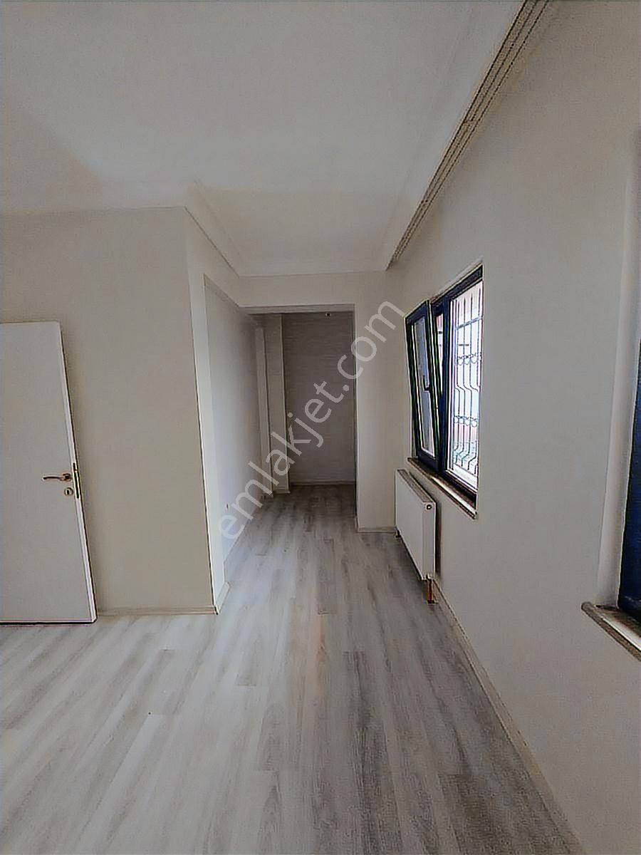 Cumhuriyet Mah. Kiralık: 5 Yaşında 1+1 Bahce Katı Modern Daire ! - Görsel 9