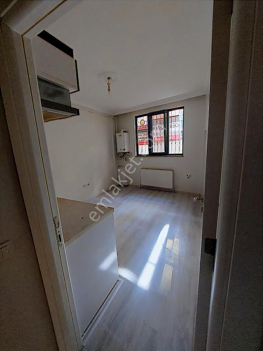 Cumhuriyet Mah. Kiralık: 5 Yaşında 1+1 Bahce Katı Modern Daire ! - Görsel 2