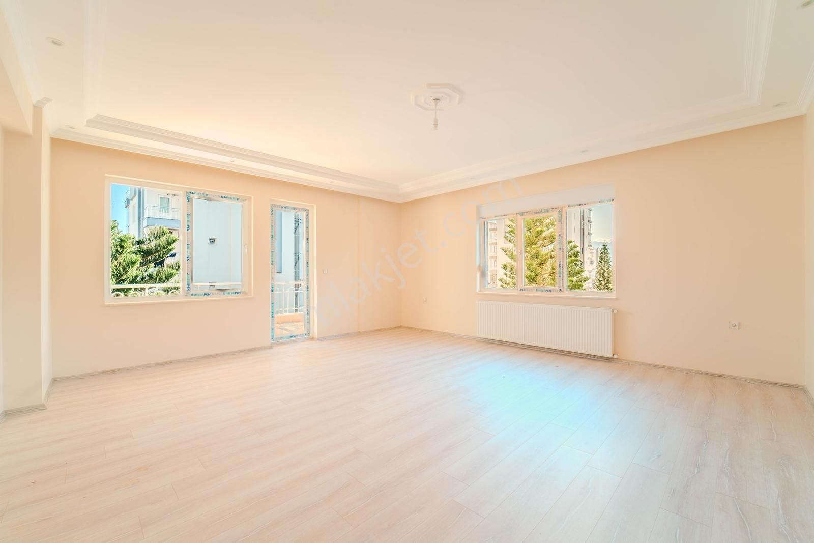 Uncalı'da Site İçerisinde Geniş 3+1 Kiralık Daire