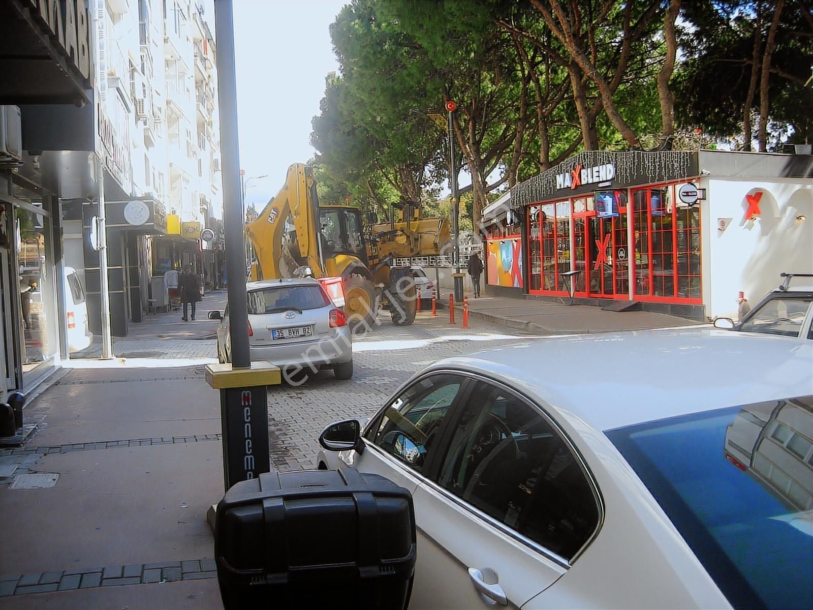 Menemen Çarşıda Cadde Üzerinde Kiralık 85 M2 Dükkan - Görsel 3