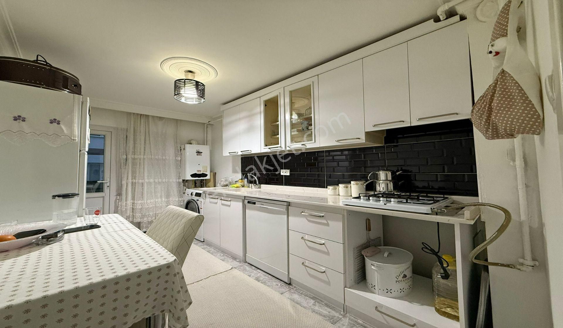 Osmangazi Baştuğ Sok 3+1 Full Yapılı Açık Cepheli Balkonlu