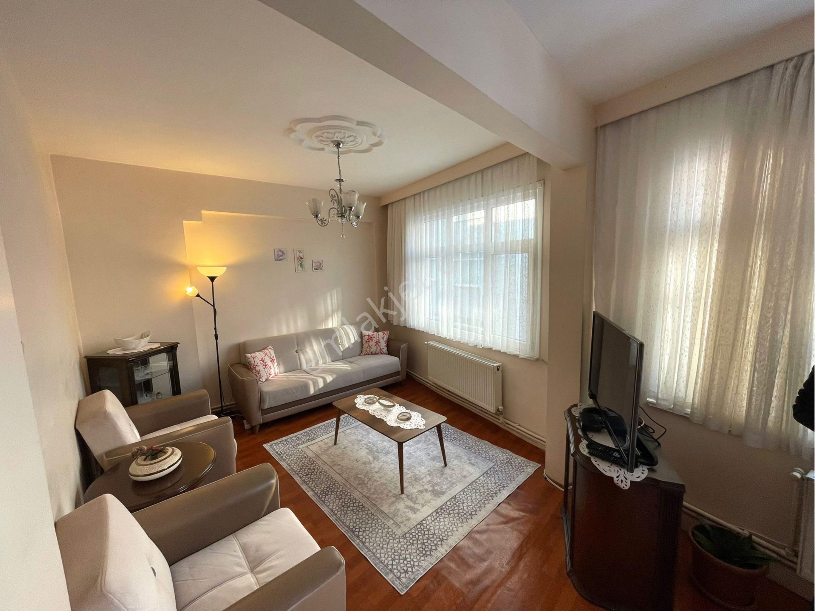 Ecem Emlaktan Kocamustafapaşa Da Merkezi Konumda 90m2 Ara Kat - Görsel 3