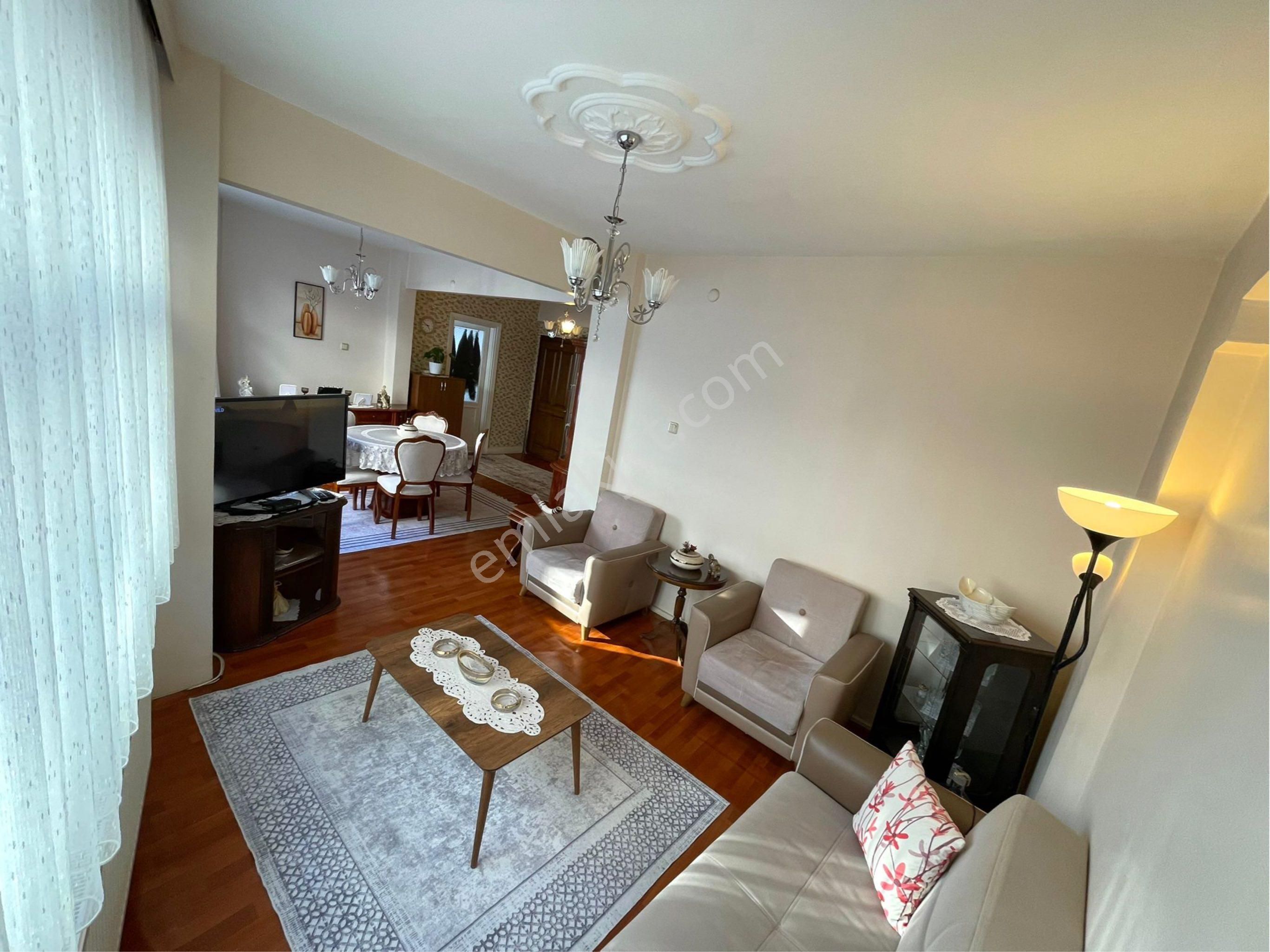 Ecem Emlaktan Kocamustafapaşa Da Merkezi Konumda 90m2 Ara Kat - Görsel 5