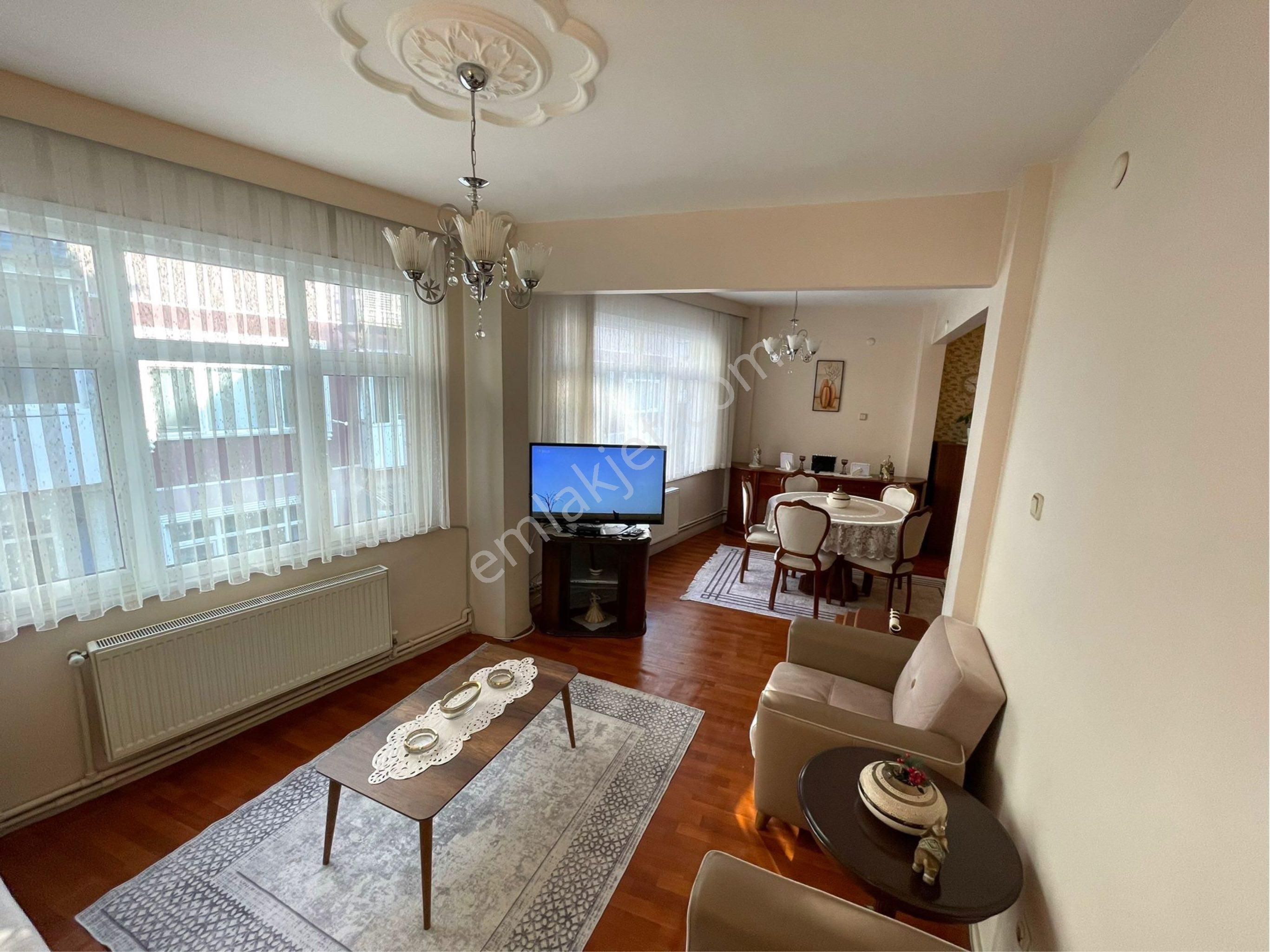 Ecem Emlaktan Kocamustafapaşa Da Merkezi Konumda 90m2 Ara Kat - Görsel 6