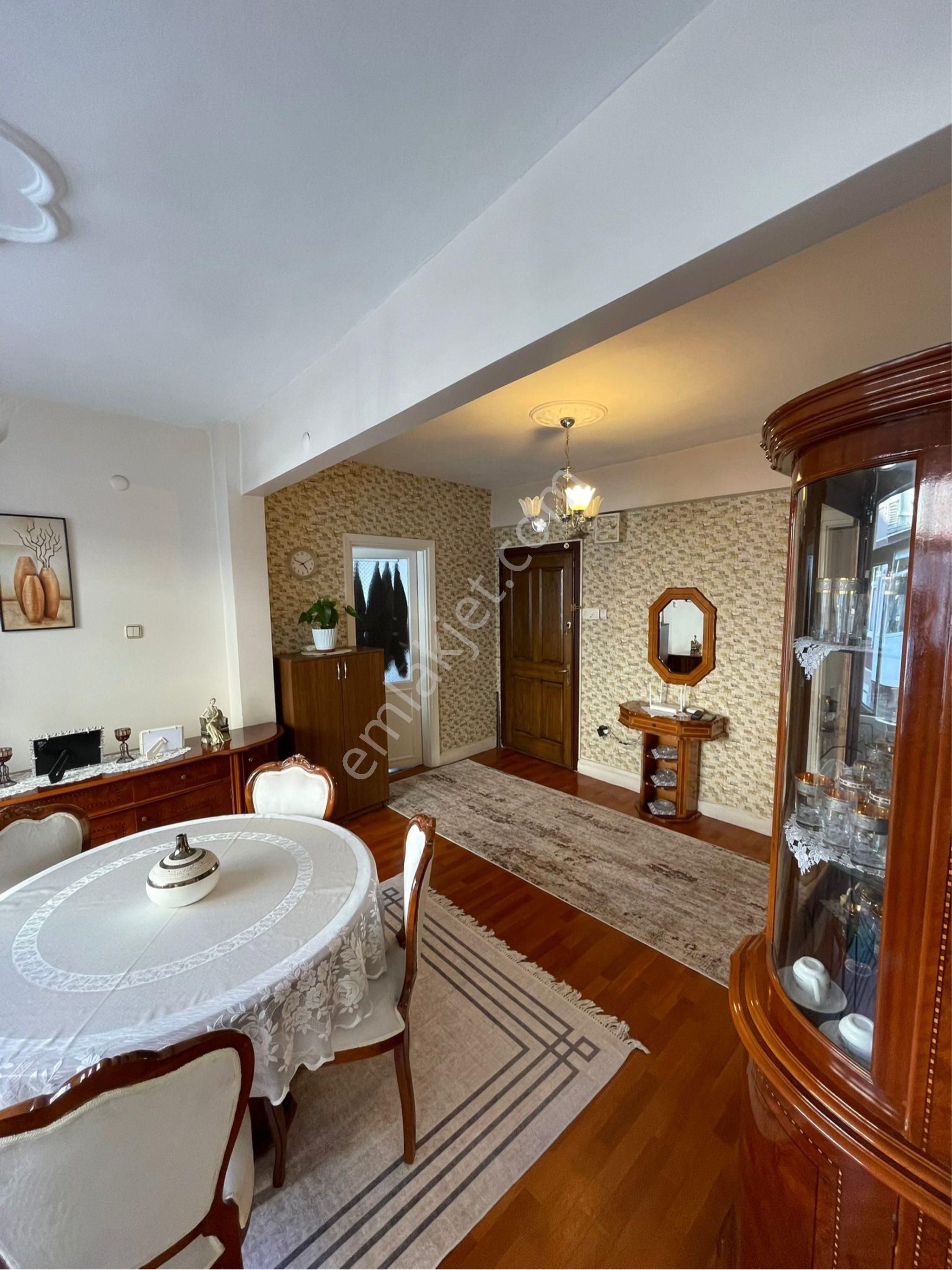 Ecem Emlaktan Kocamustafapaşa Da Merkezi Konumda 90m2 Ara Kat - Görsel 2