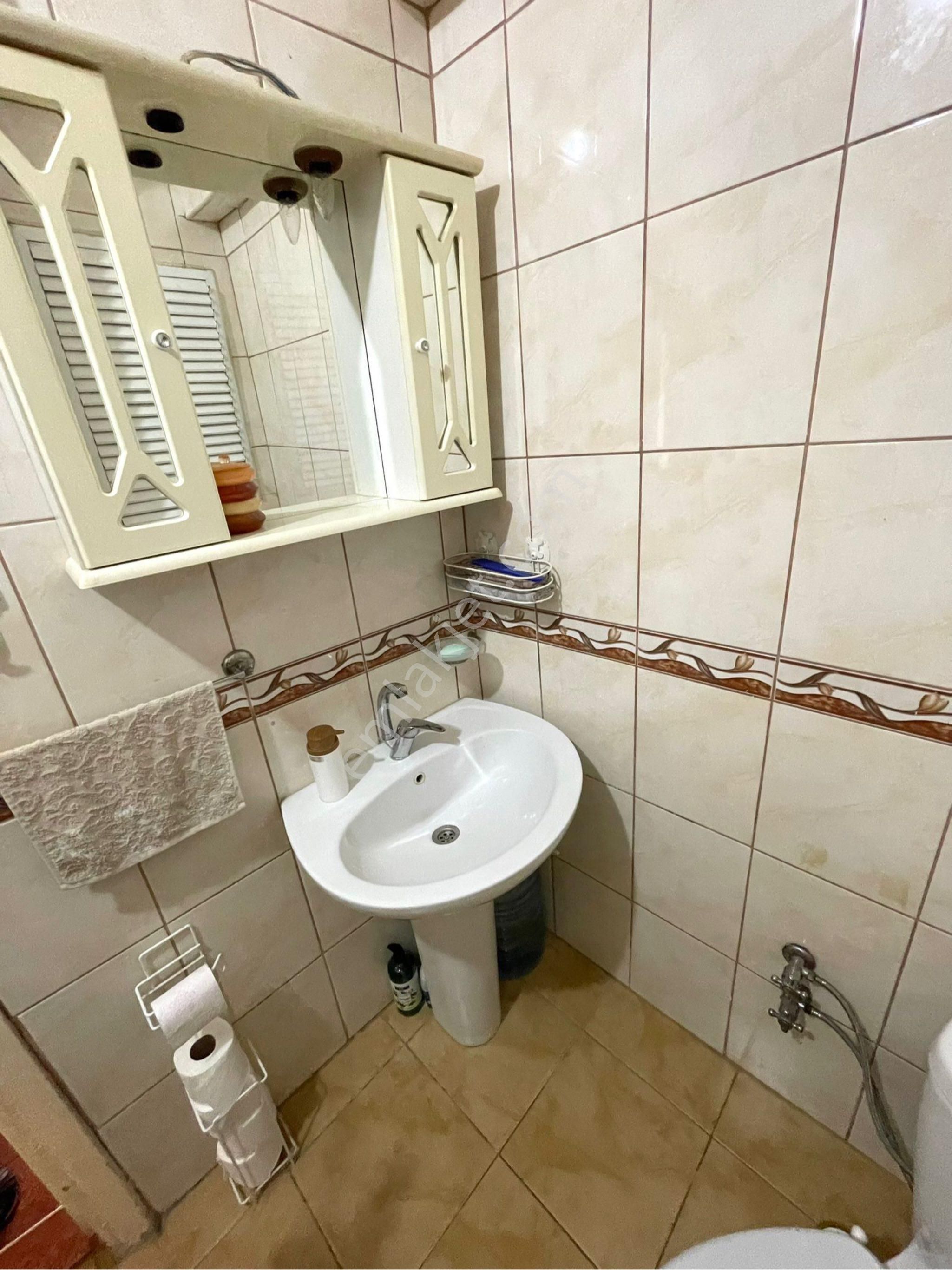 Ecem Emlaktan Kocamustafapaşa Da Merkezi Konumda 90m2 Ara Kat - Görsel 14