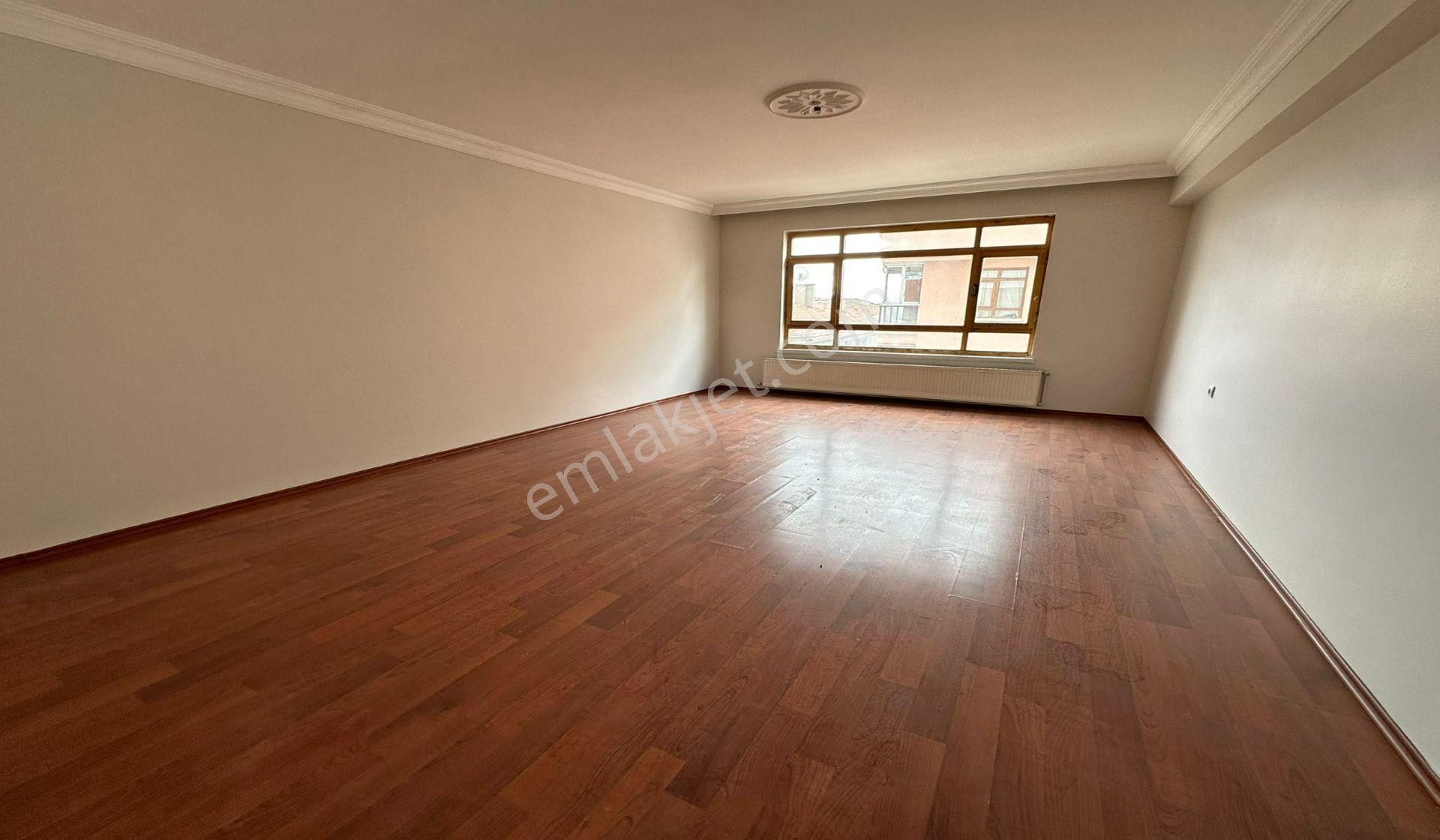 İncirlide Refiksaydam Cadde Kat Konumunda 3+1 Bağımsız Balkonlu