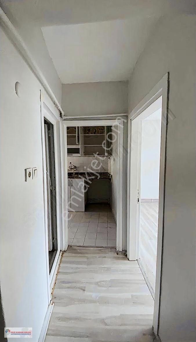 Üçyüzlü Meydana Yakın Kiralık Temiz Daire - Görsel 2