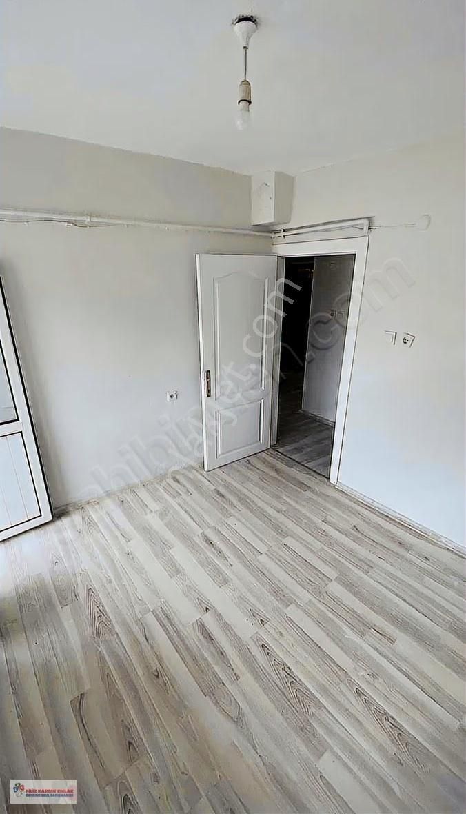 Üçyüzlü Meydana Yakın Kiralık Temiz Daire - Görsel 5