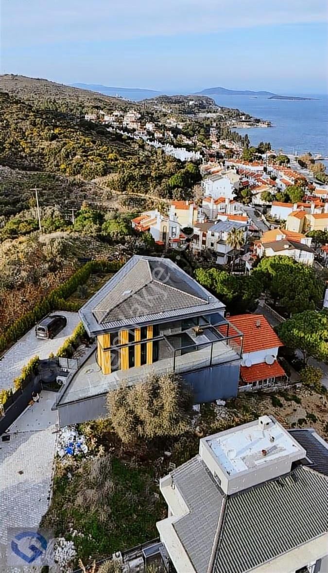 Hüseyin Öziç'den Urla İskelede Satılık Muhteşem Konumlu Villa