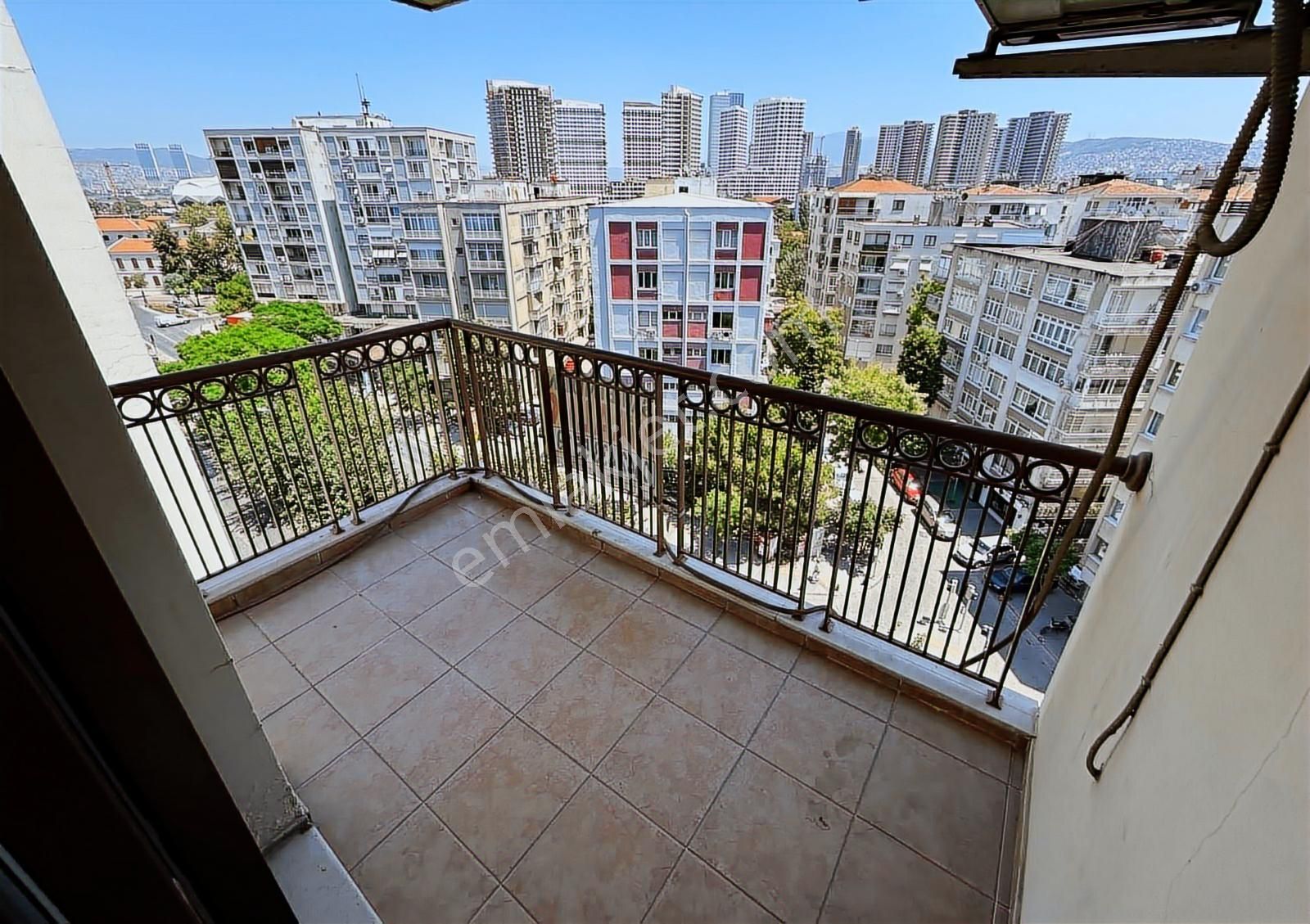 Alsancak Şair Eşref'te Lüks Eşyalı Kiralık 3+1 Daire - Görsel 8