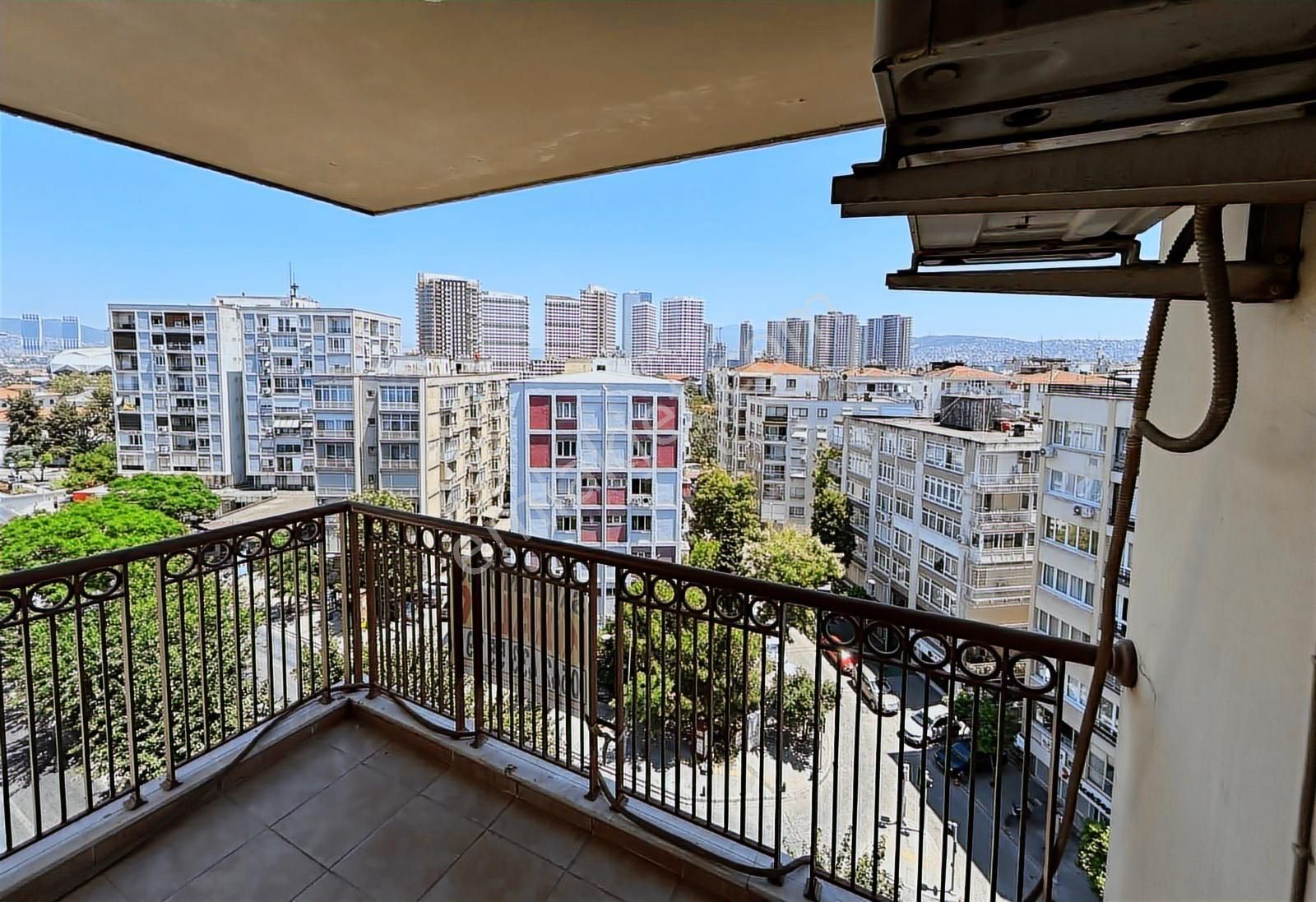 Alsancak Şair Eşref'te Lüks Eşyalı Kiralık 3+1 Daire - Görsel 16