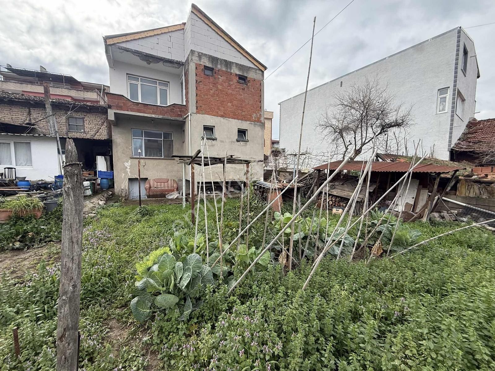 Göle 300 Metre, 247 M2 Arsa İçerisinde 2 Katlı Müstakil Ev - Görsel 10