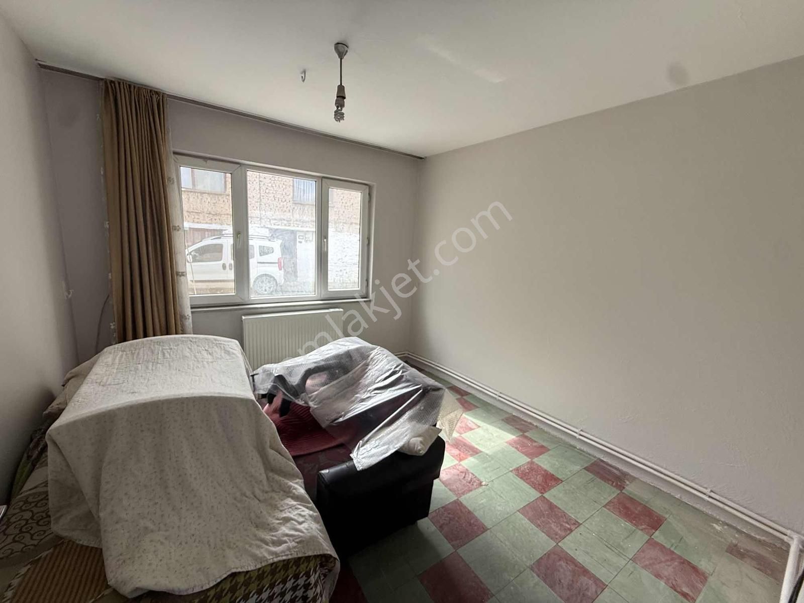 Göle 300 Metre, 247 M2 Arsa İçerisinde 2 Katlı Müstakil Ev - Görsel 9