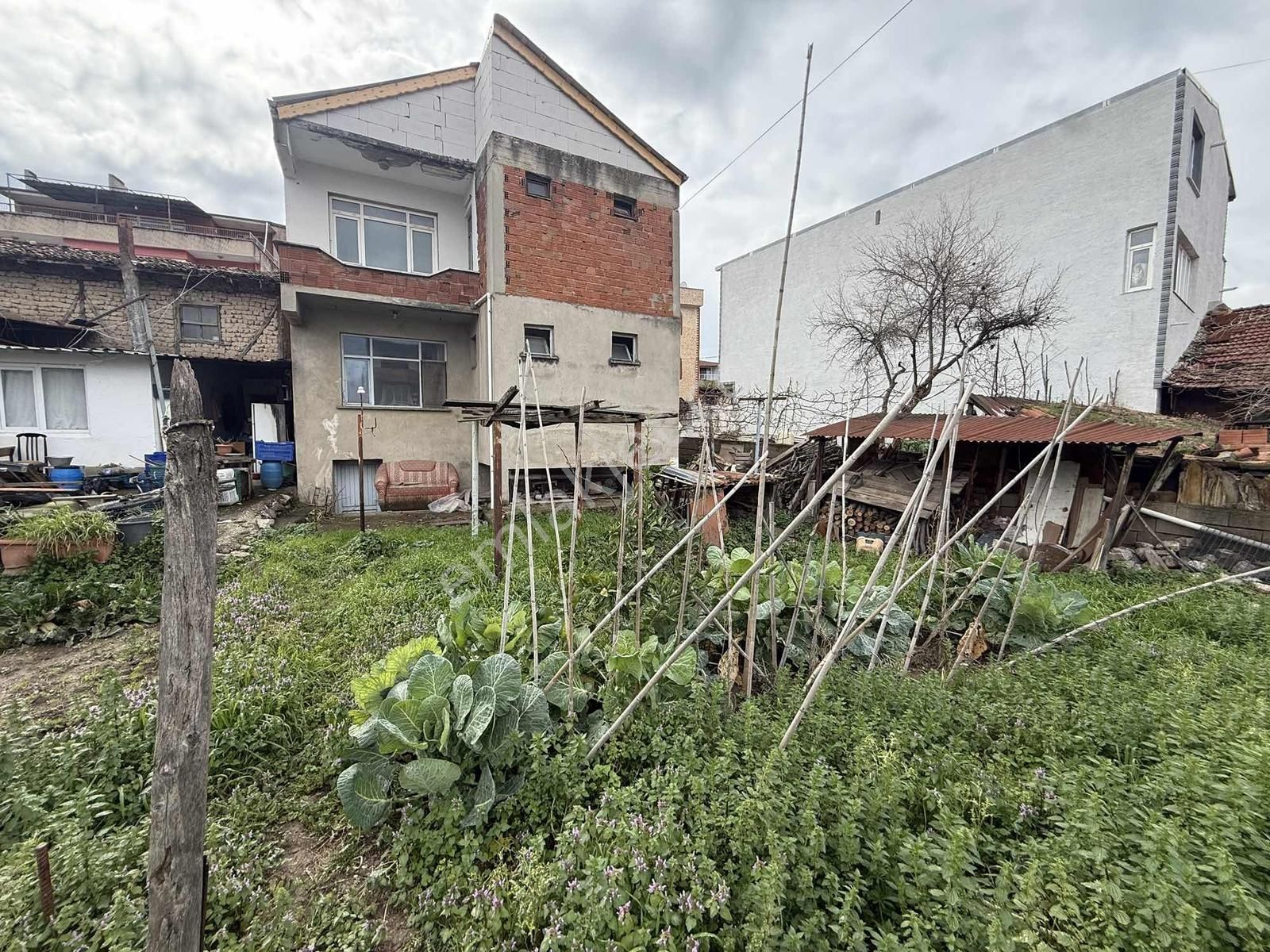 Göle 300 Metre, 247 M2 Arsa İçerisinde 2 Katlı Müstakil Ev - Görsel 11