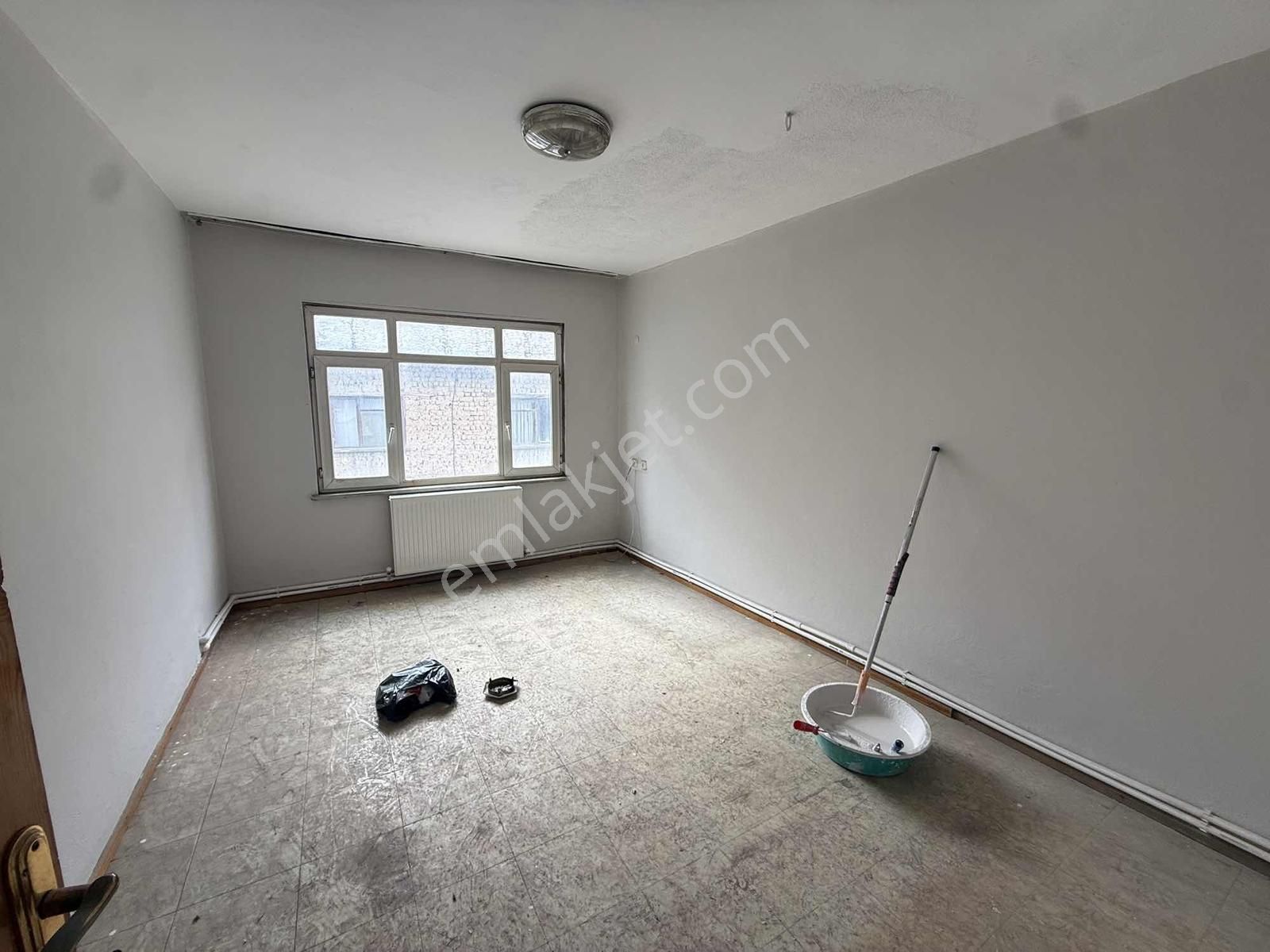 Göle 300 Metre, 247 M2 Arsa İçerisinde 2 Katlı Müstakil Ev - Görsel 24