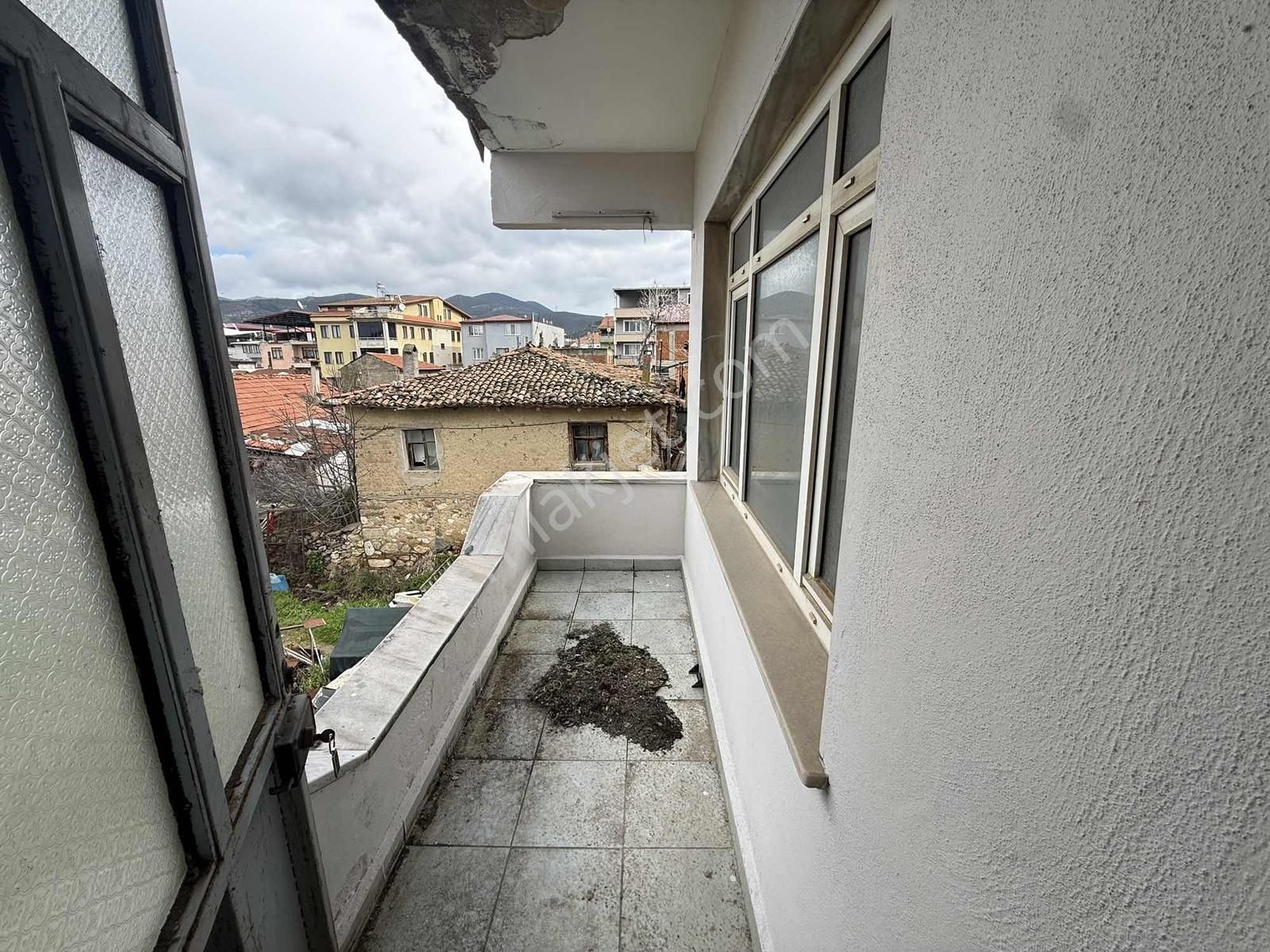 Göle 300 Metre, 247 M2 Arsa İçerisinde 2 Katlı Müstakil Ev - Görsel 28