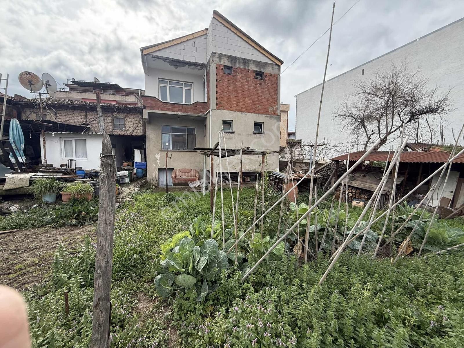 Göle 300 Metre, 247 M2 Arsa İçerisinde 2 Katlı Müstakil Ev - Görsel 17