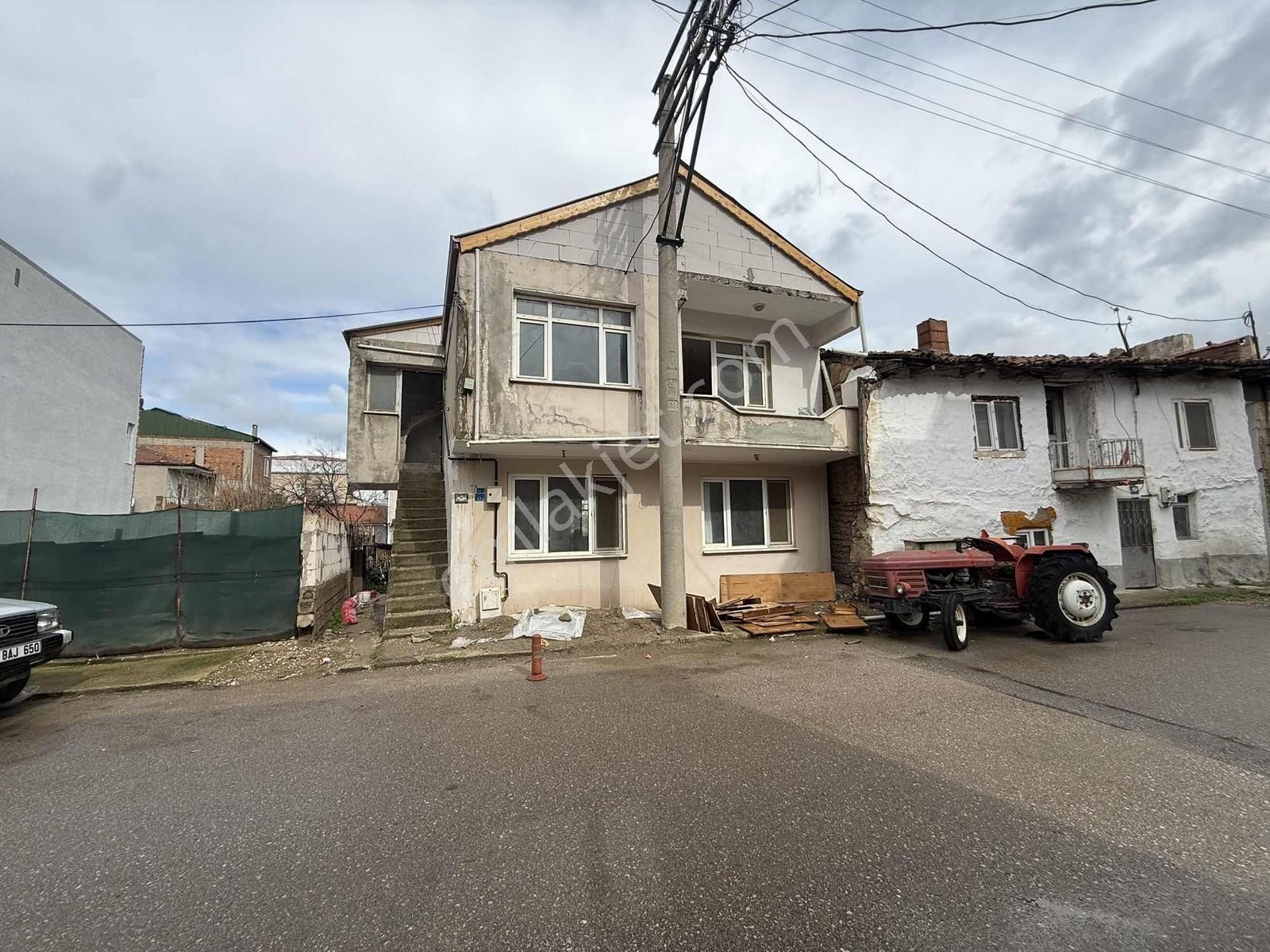 Göle 300 Metre, 247 M2 Arsa İçerisinde 2 Katlı Müstakil Ev - Görsel 30