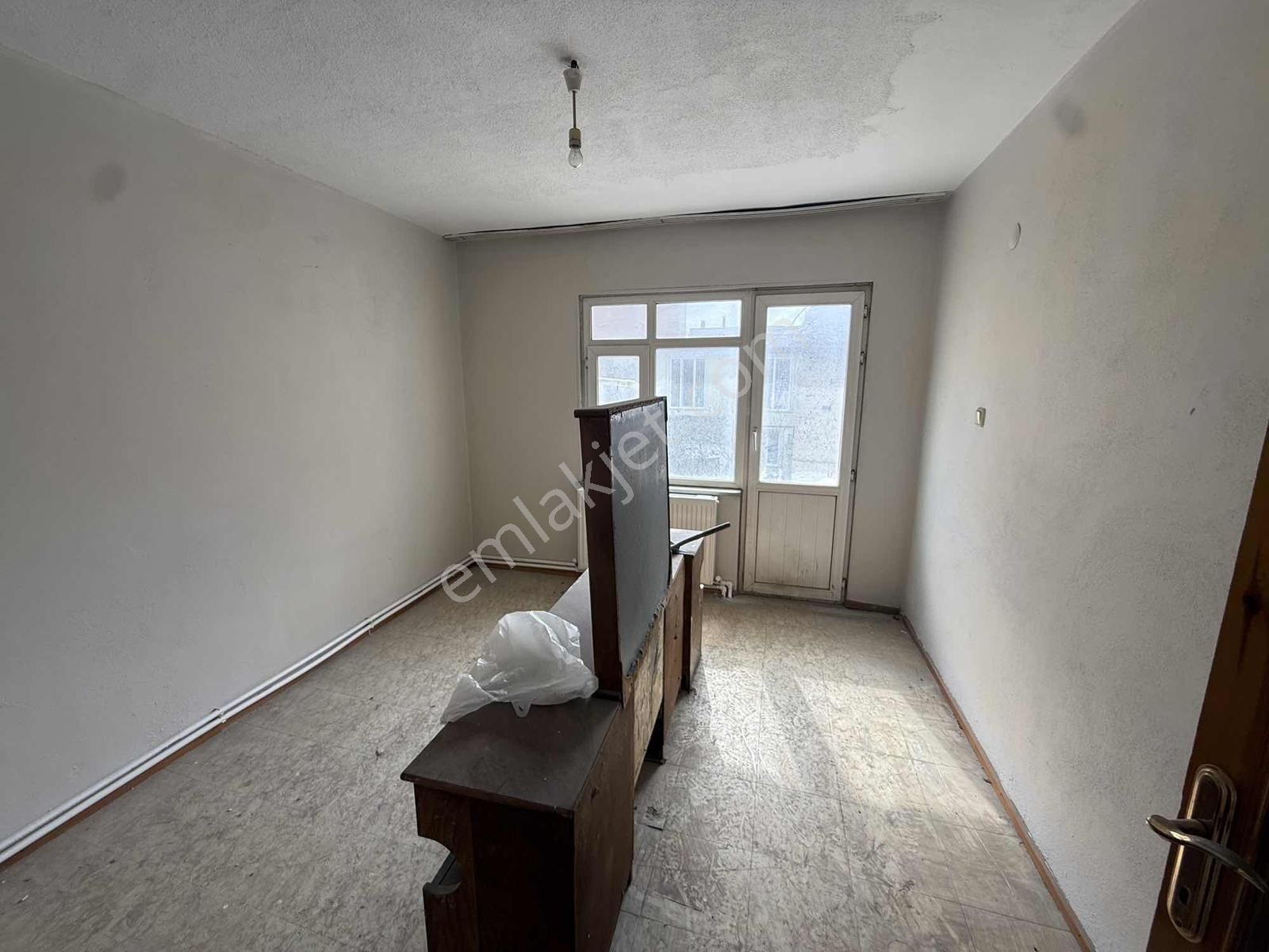 Göle 300 Metre, 247 M2 Arsa İçerisinde 2 Katlı Müstakil Ev - Görsel 25