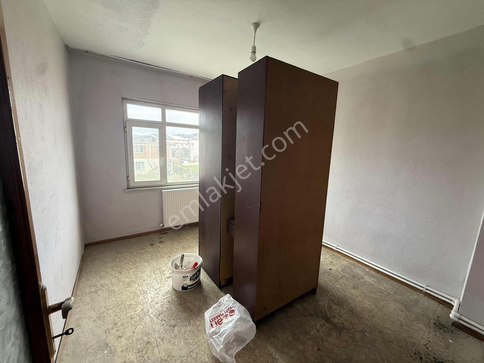 Göle 300 Metre, 247 M2 Arsa İçerisinde 2 Katlı Müstakil Ev - Görsel 23