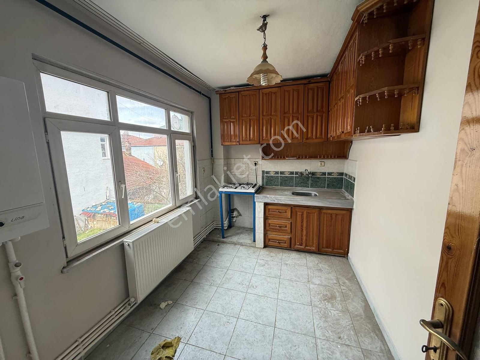 Göle 300 Metre, 247 M2 Arsa İçerisinde 2 Katlı Müstakil Ev - Görsel 33