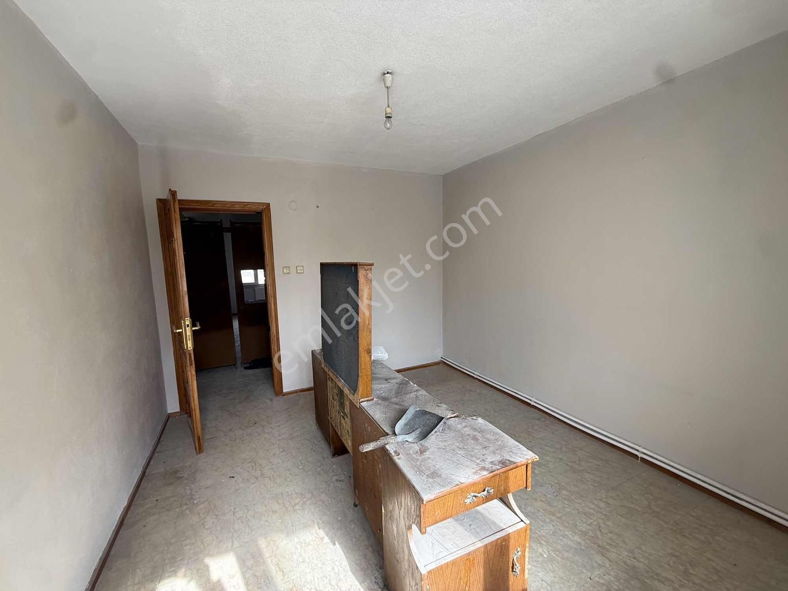 Göle 300 Metre, 247 M2 Arsa İçerisinde 2 Katlı Müstakil Ev - Görsel 26